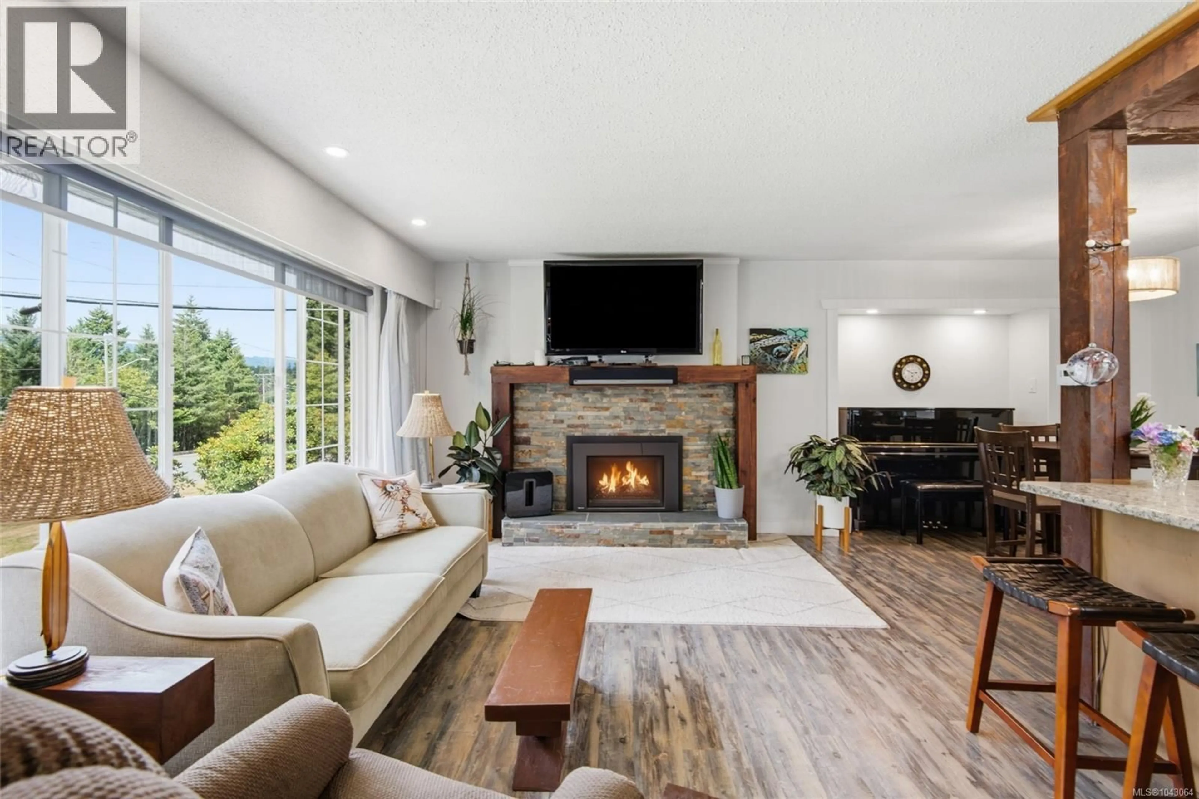 Living room with furniture, unknown for 2296 CAMERON DRIVE, Port Alberni British Columbia V9Y1A9
