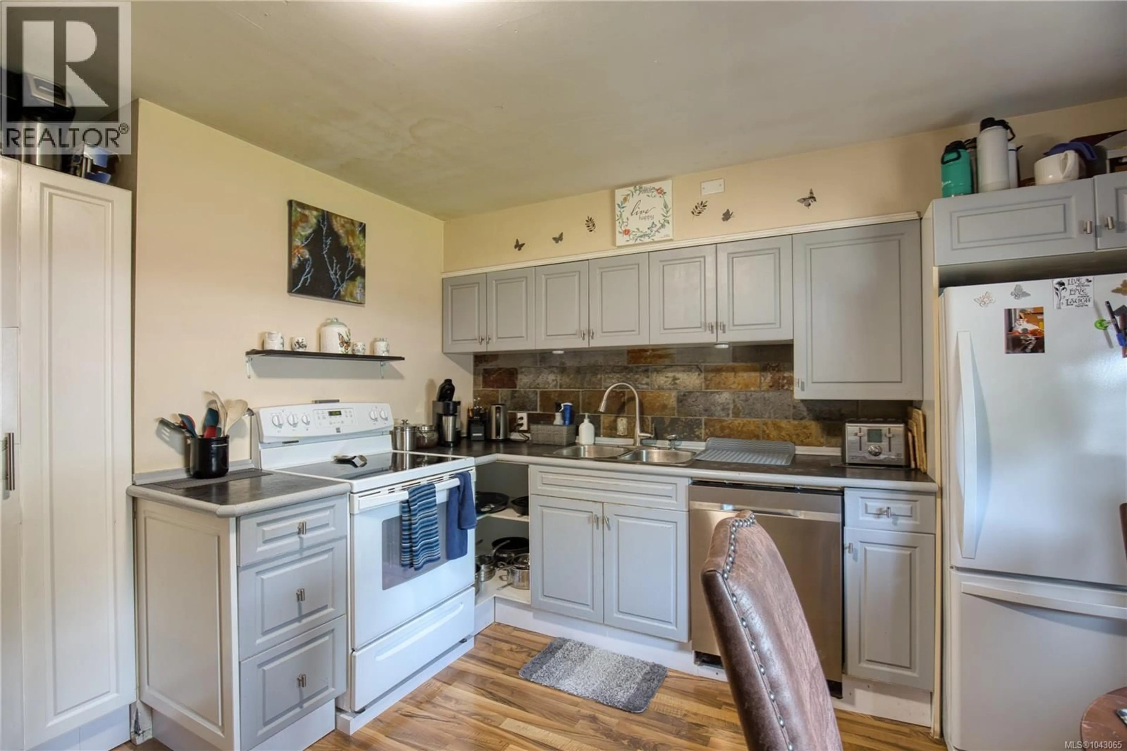 Standard kitchen, unknown for 543 BRADLEY STREET, Nanaimo British Columbia V9S1B9