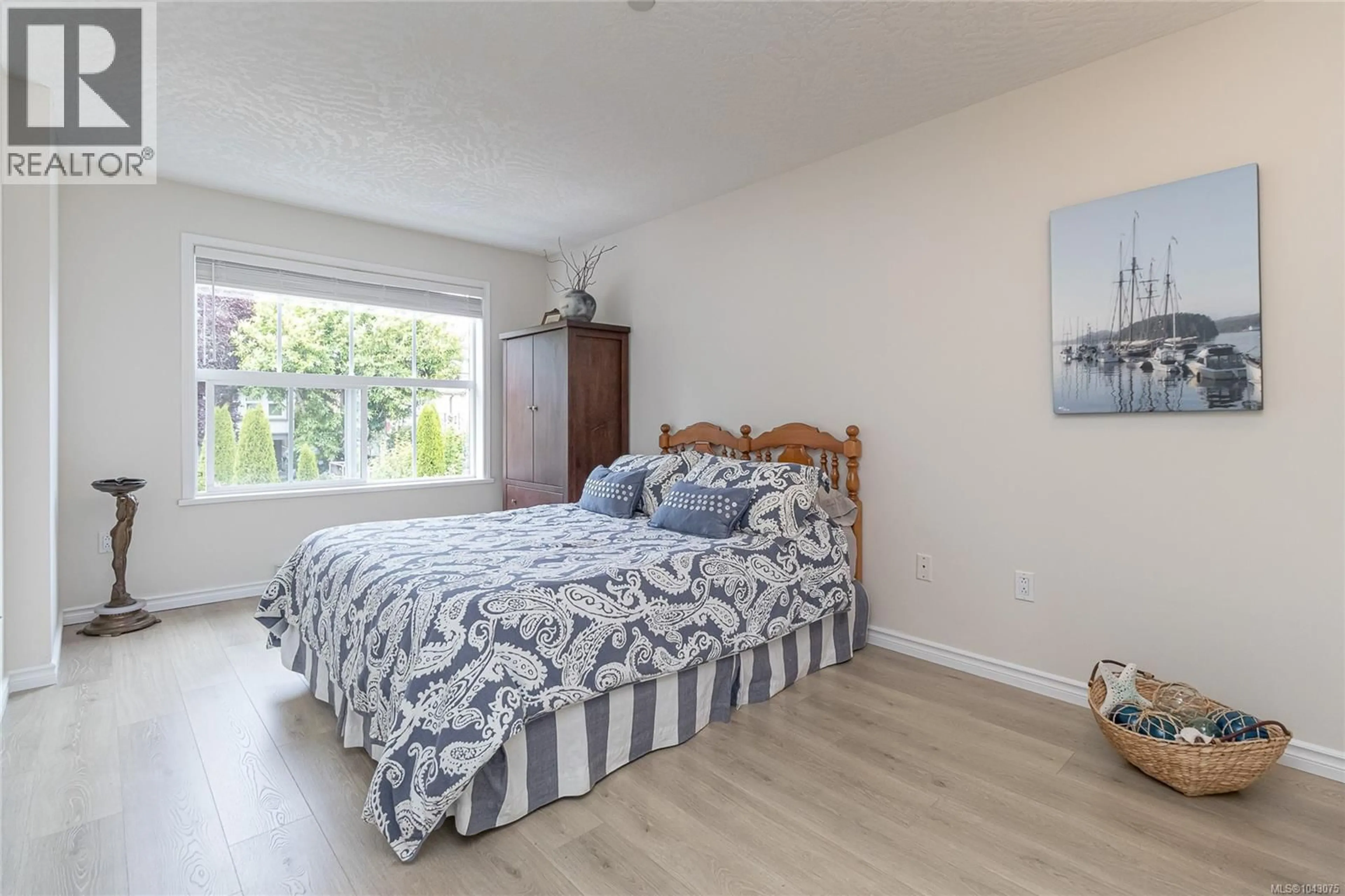 Bedroom with bed, wood/laminate floor for 309 - 1070 SOUTHGATE STREET, Victoria British Columbia V8V2Z2