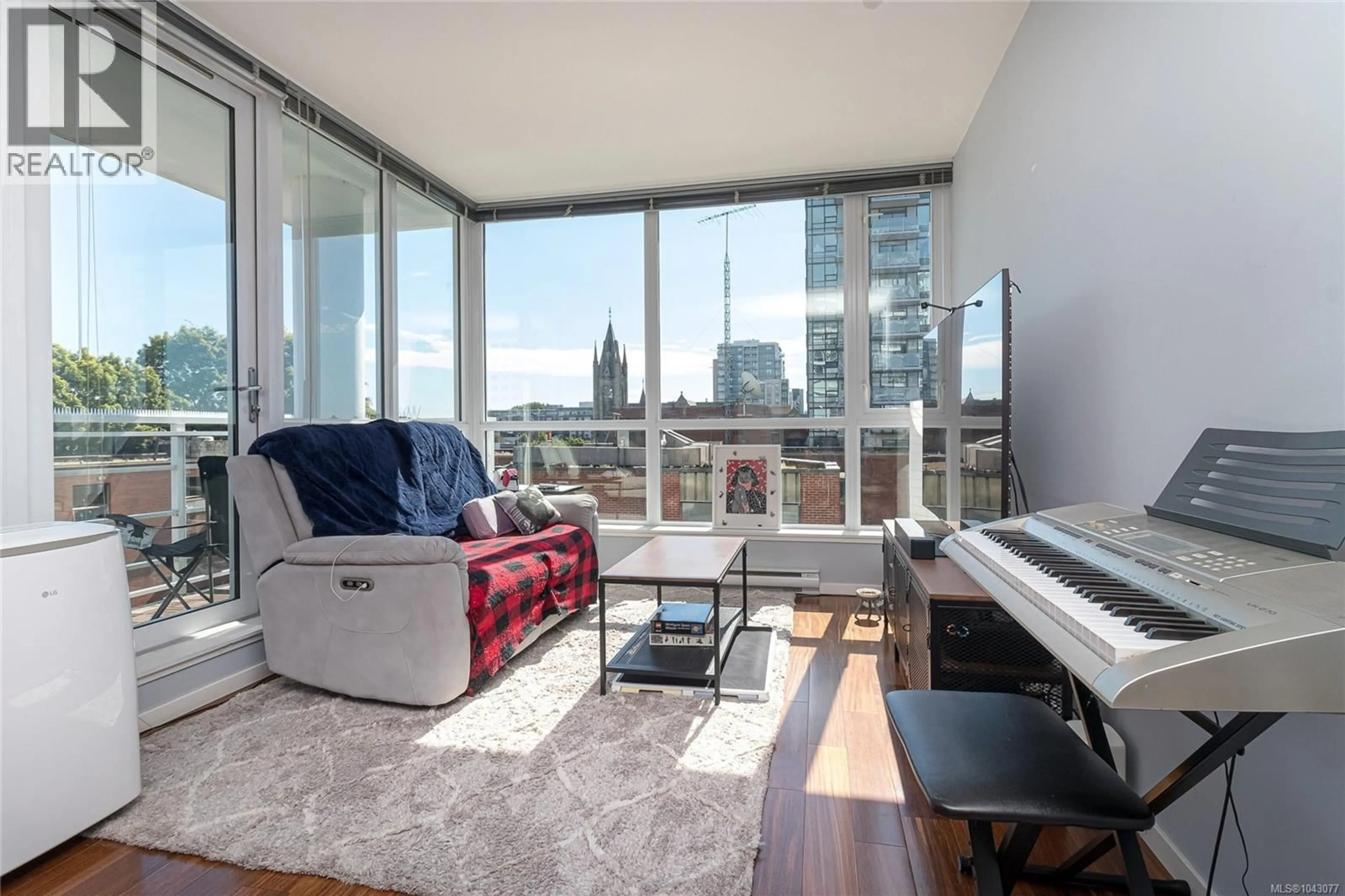 Living room with furniture, unknown for 607 - 834 JOHNSON STREET, Victoria British Columbia V8W1N3