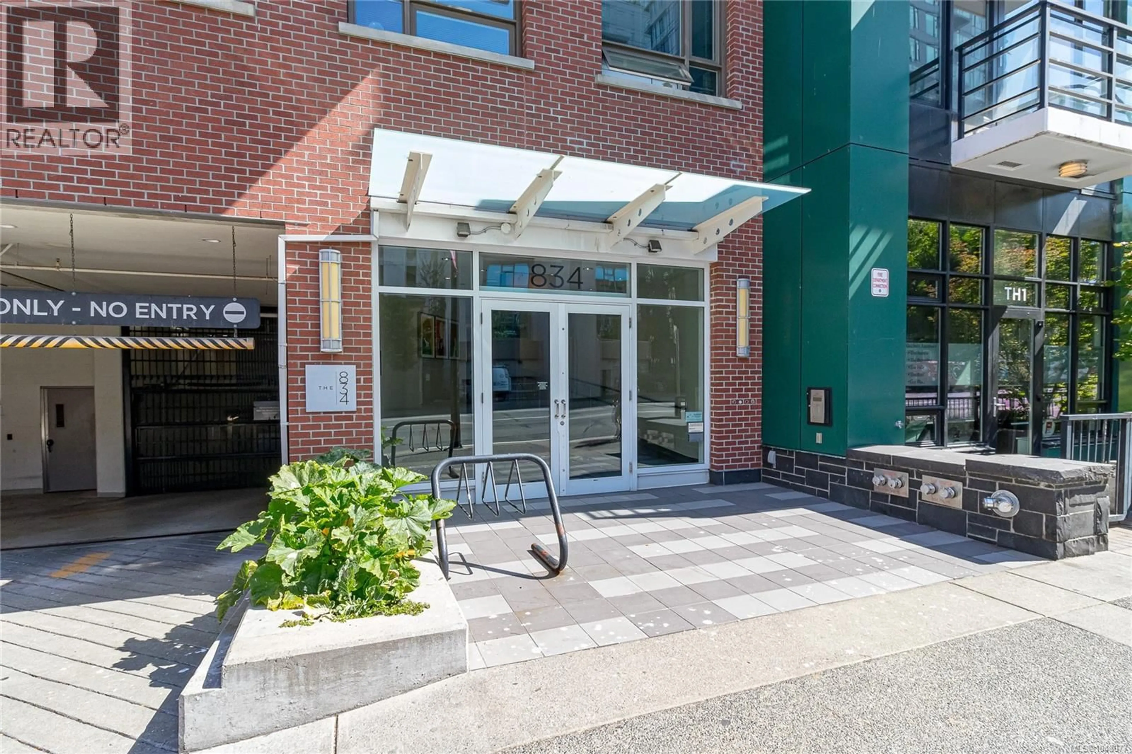 Indoor foyer for 607 - 834 JOHNSON STREET, Victoria British Columbia V8W1N3