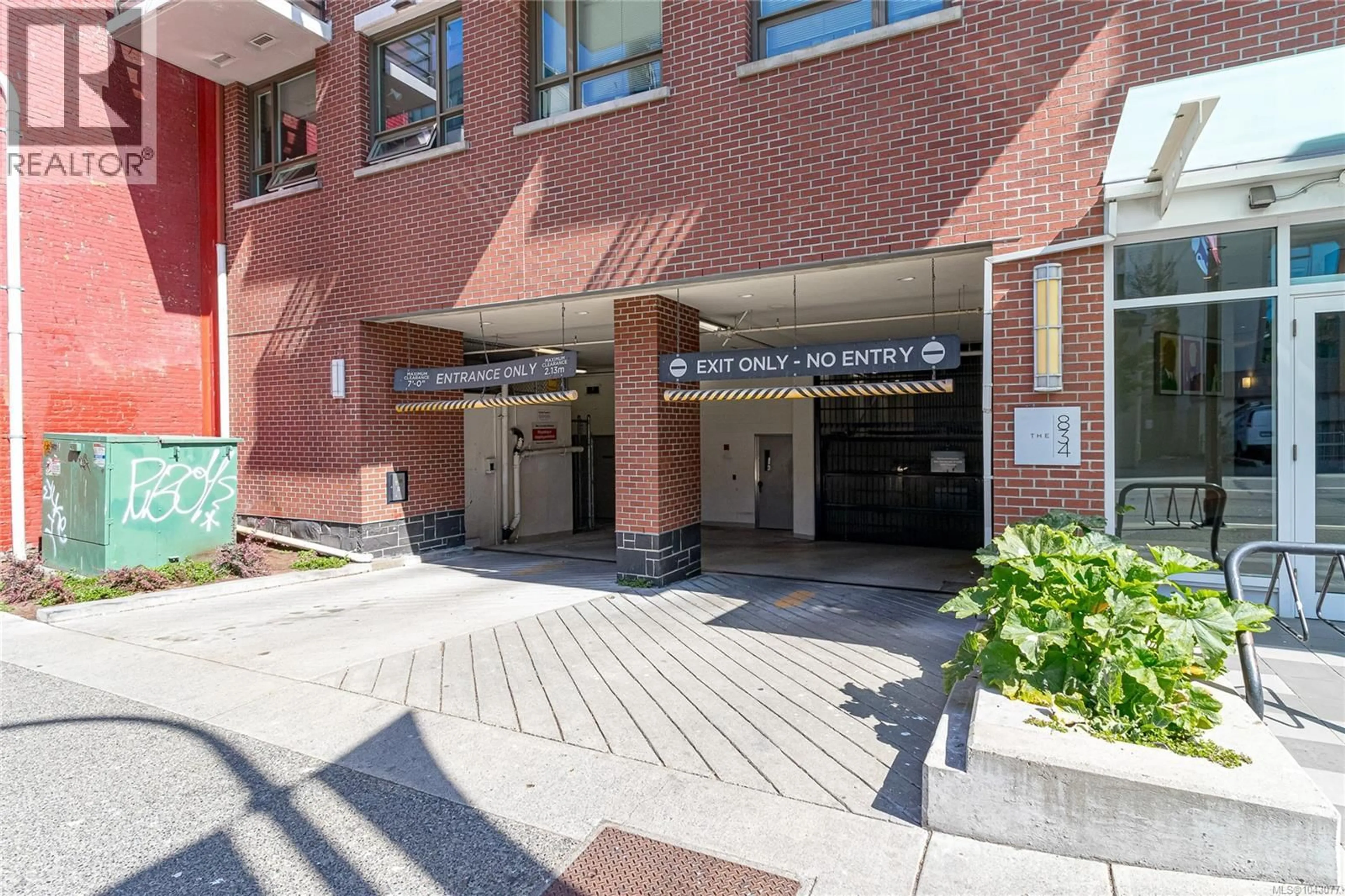 Indoor foyer for 607 - 834 JOHNSON STREET, Victoria British Columbia V8W1N3