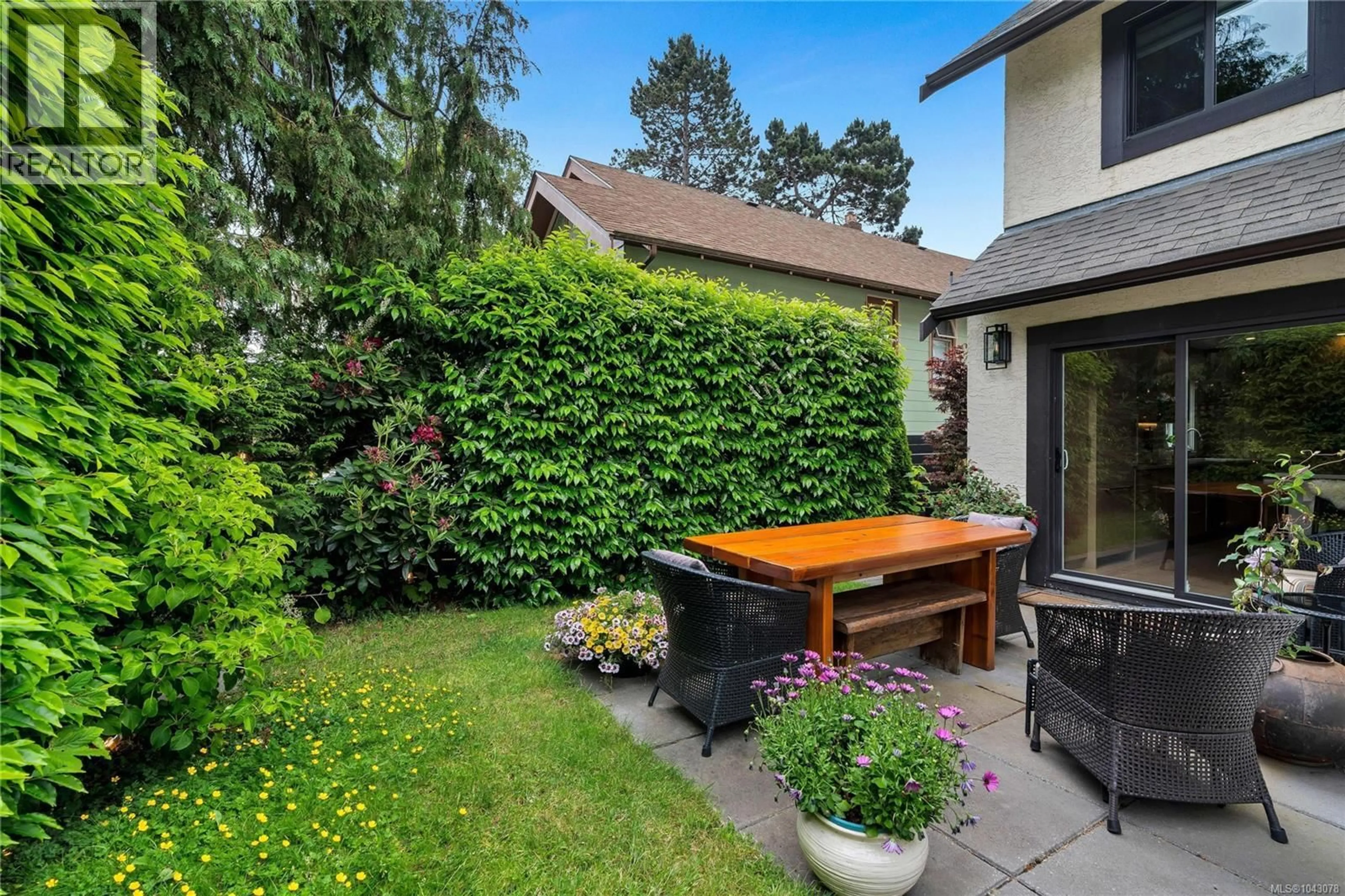 Patio, street for 9 - 977 CONVENT PLACE, Victoria British Columbia V8V2Y9