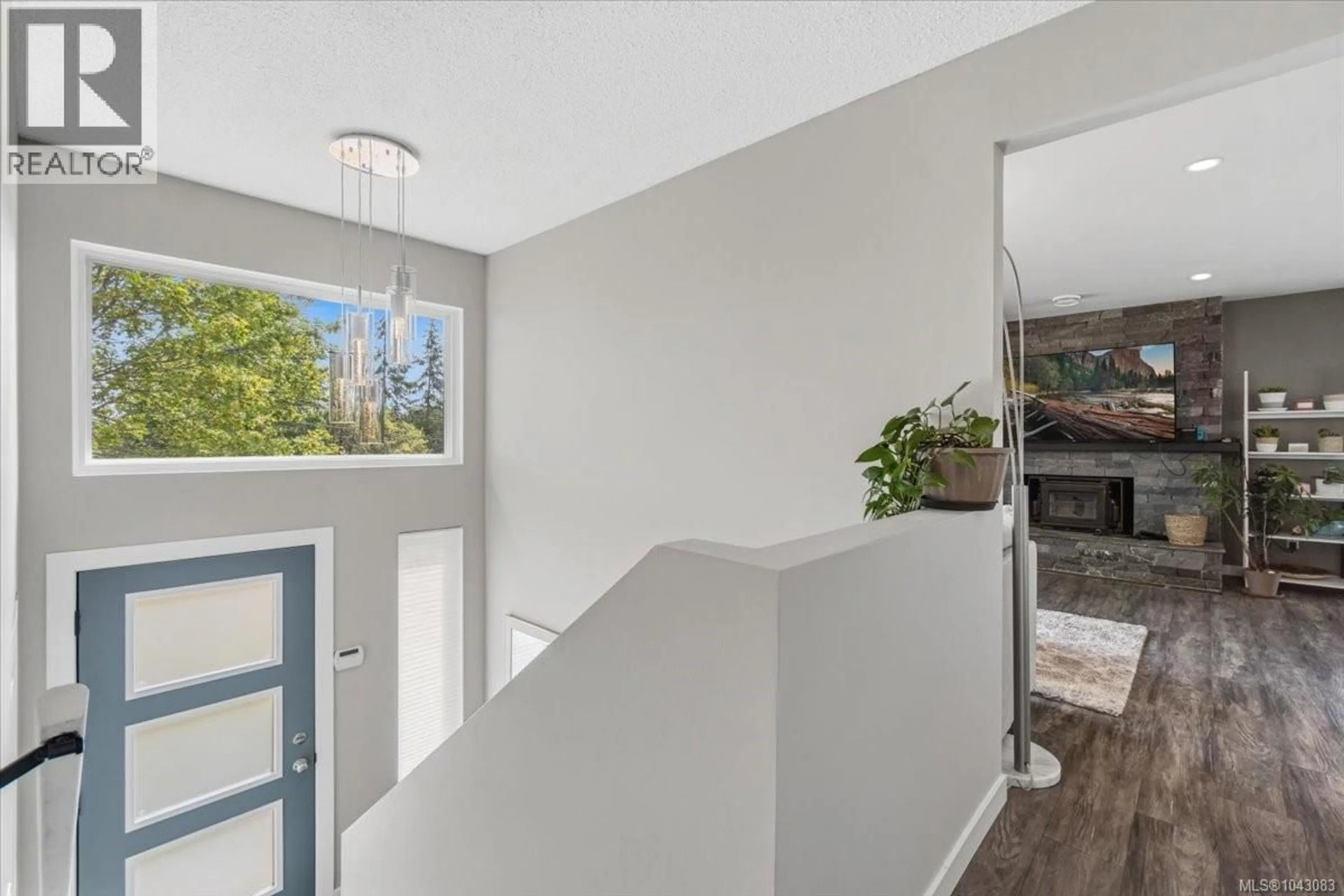 Indoor entryway for 825 DOGWOOD ROAD, Nanaimo British Columbia V9R3C2