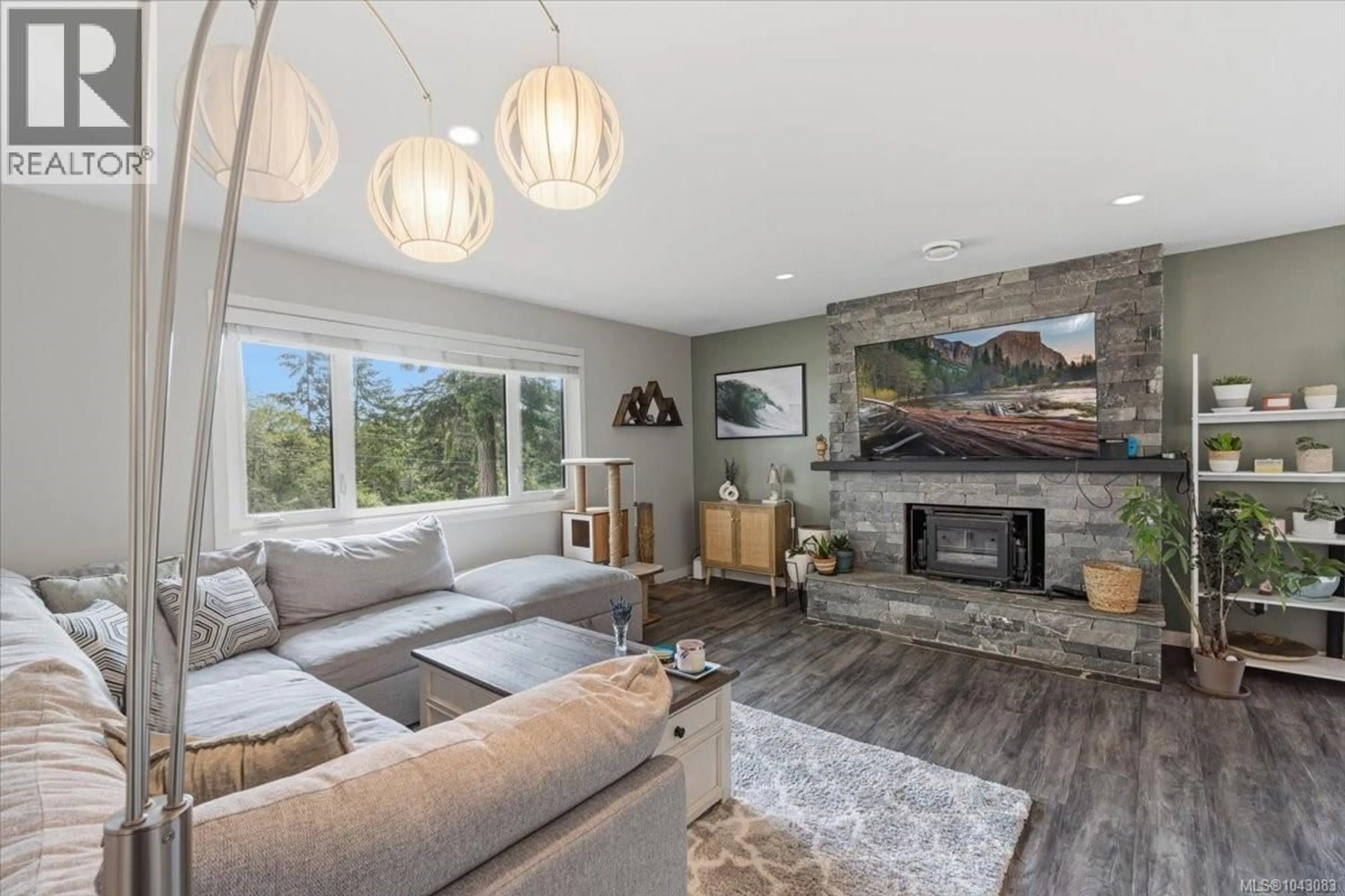 Living room with furniture, unknown for 825 DOGWOOD ROAD, Nanaimo British Columbia V9R3C2