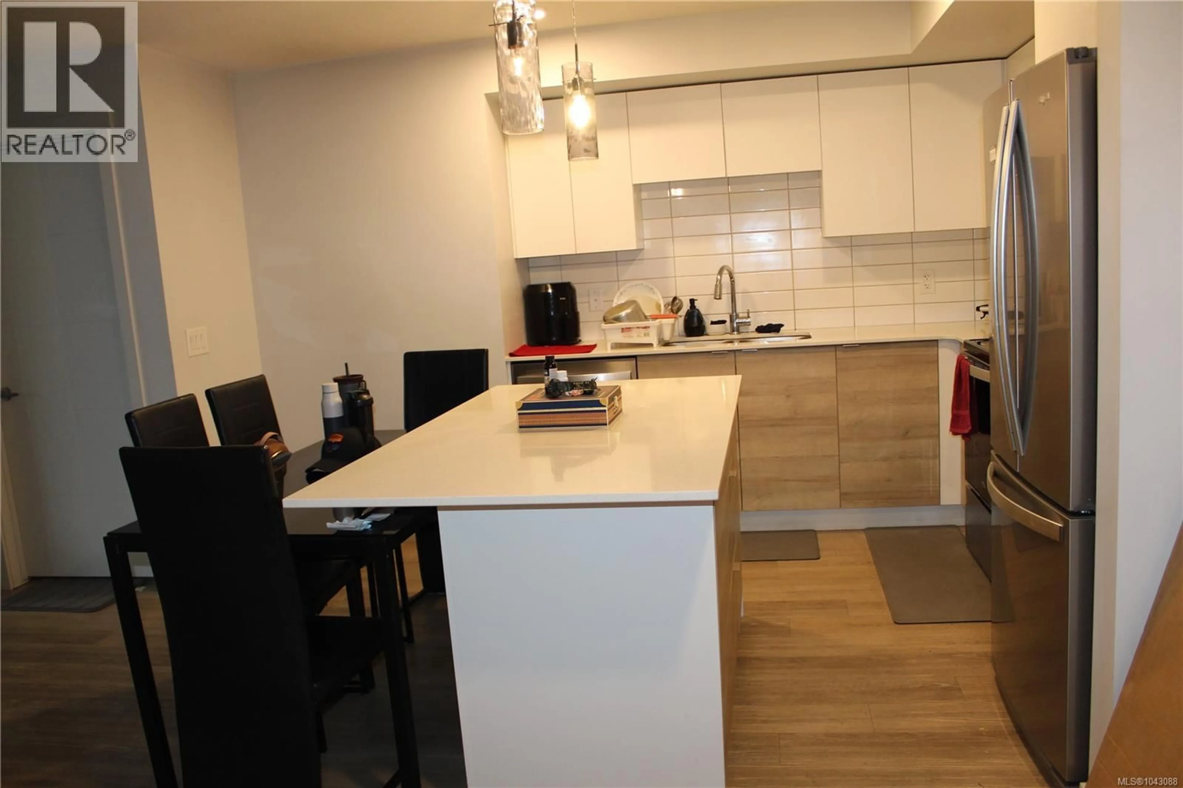 Standard kitchen, wood/laminate floor for 207 - 4810 CEDAR RIDGE PLACE, Nanaimo British Columbia V9T0M7