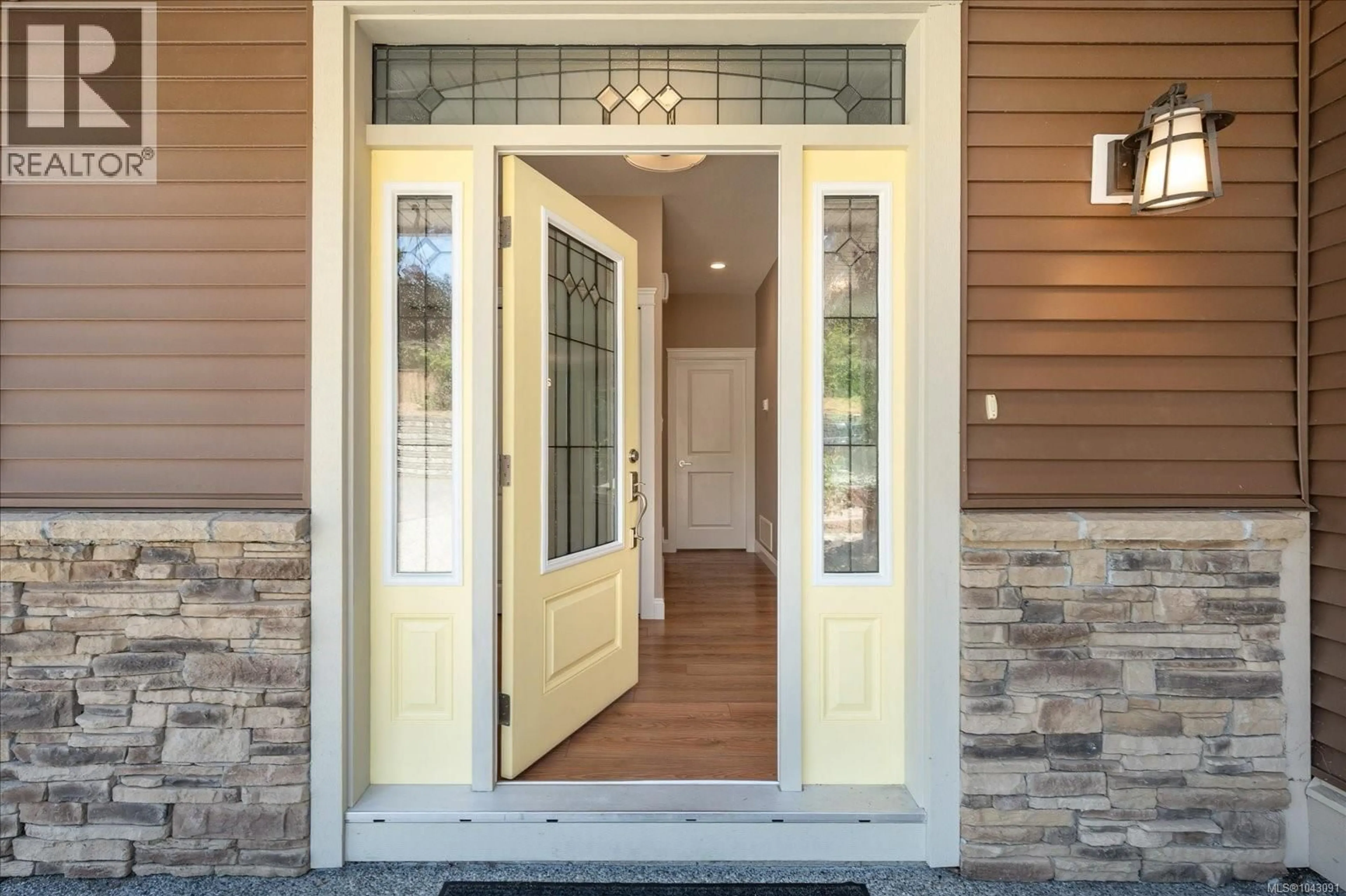 Indoor entryway for 6 - 313 HOLLAND CREEK PLACE, Ladysmith British Columbia V9G1T6