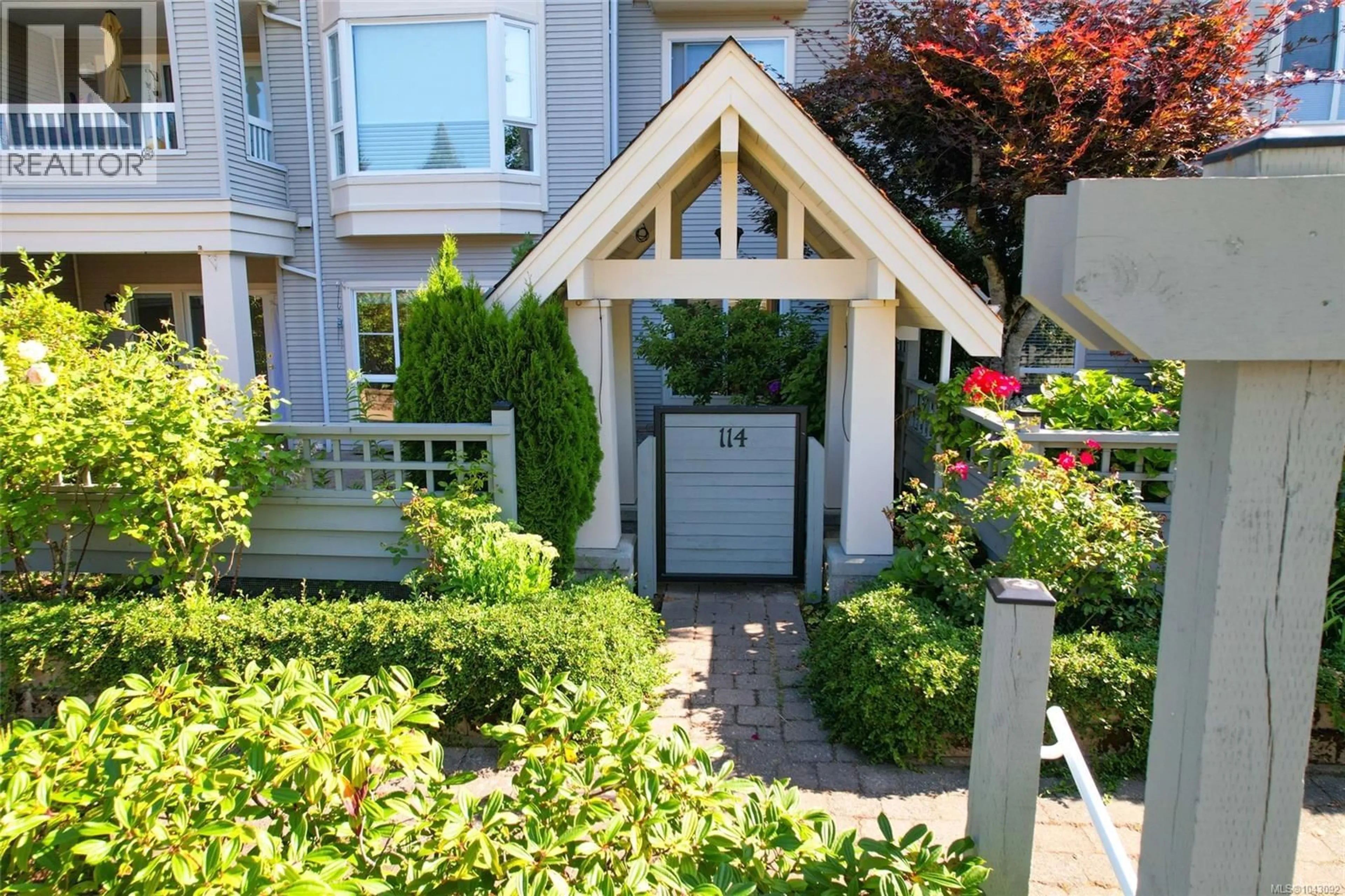 Indoor entryway for 114 - 5620 EDGEWATER LANE, Nanaimo British Columbia V9T6K1