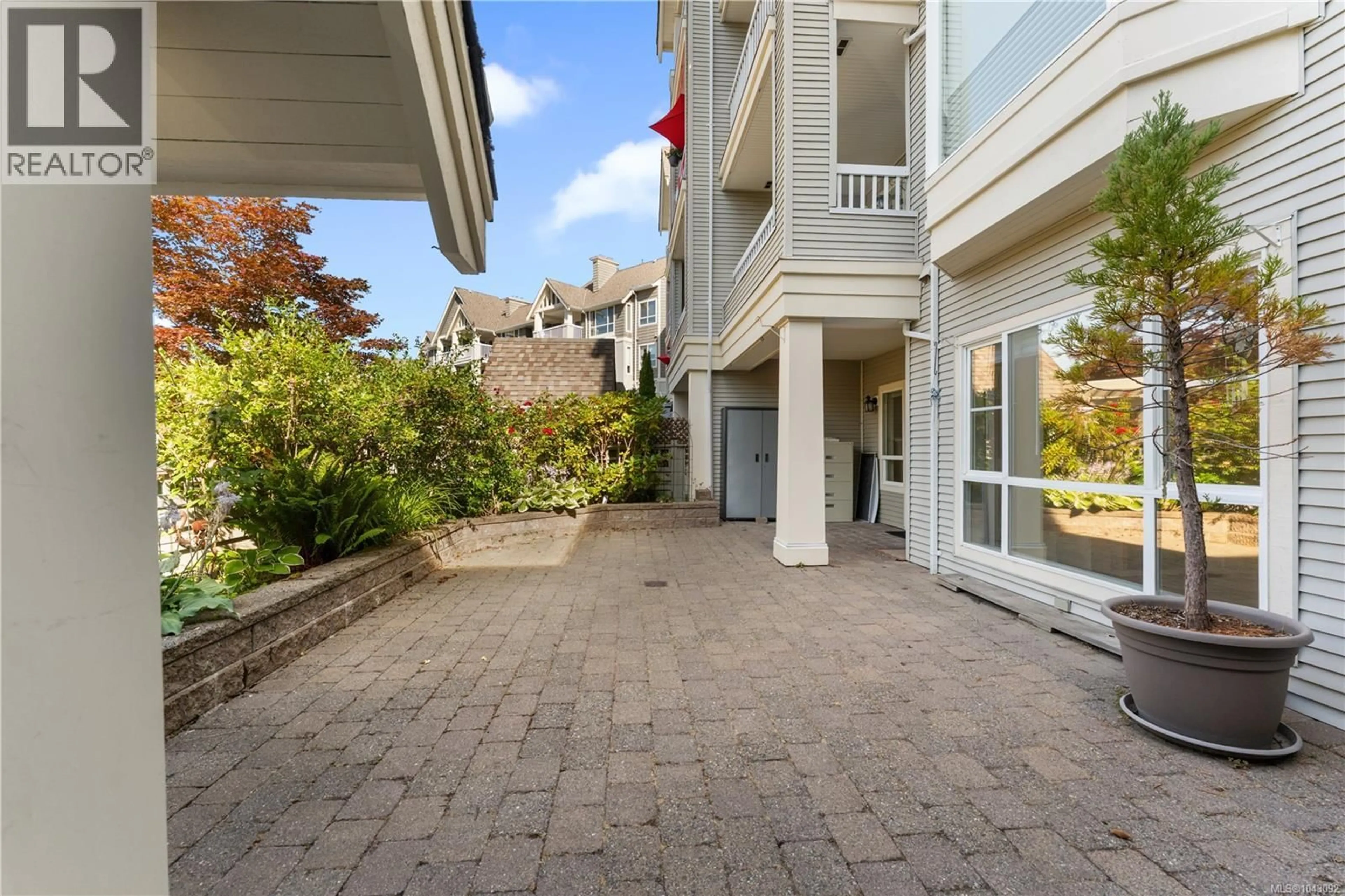 Patio, street for 114 - 5620 EDGEWATER LANE, Nanaimo British Columbia V9T6K1