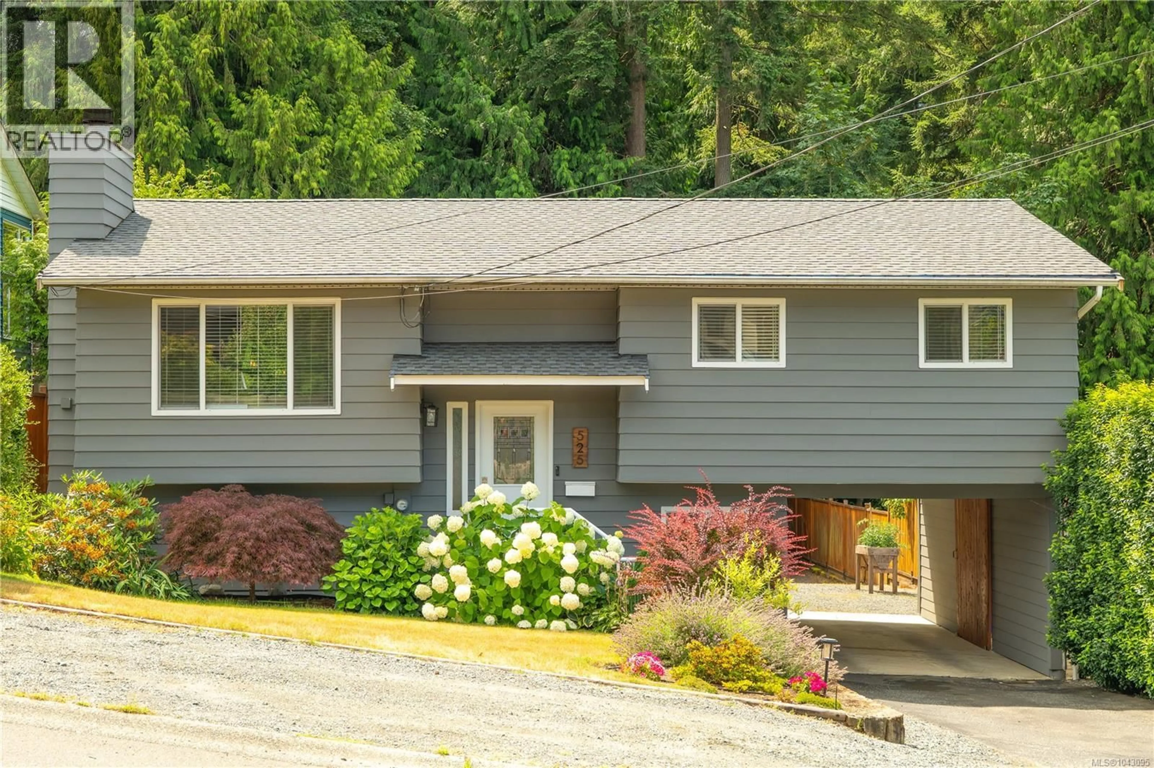 Home with vinyl exterior material, street for 525 DOREEN PLACE, Nanaimo British Columbia V9T4S1
