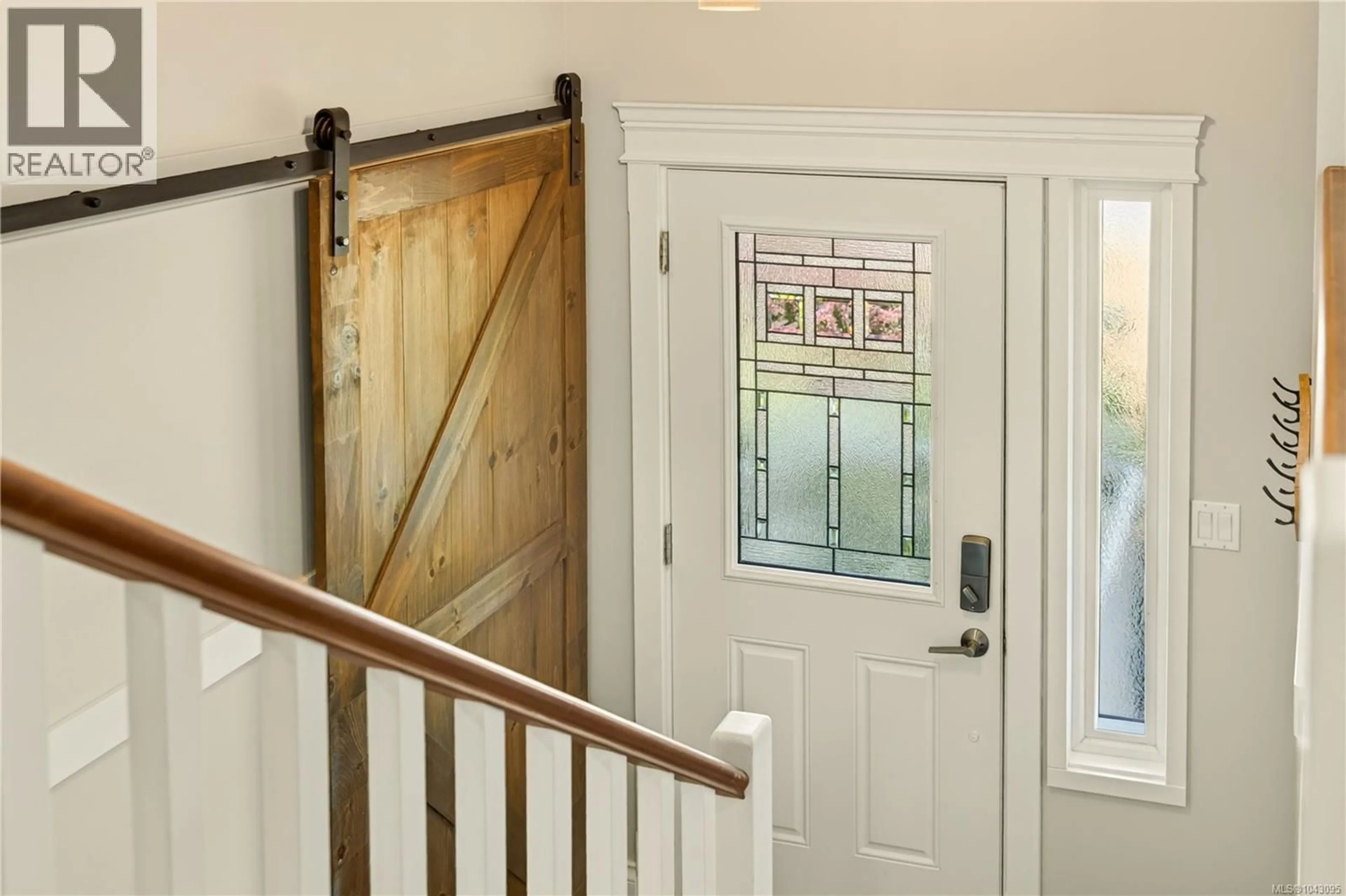 Indoor entryway for 525 DOREEN PLACE, Nanaimo British Columbia V9T4S1