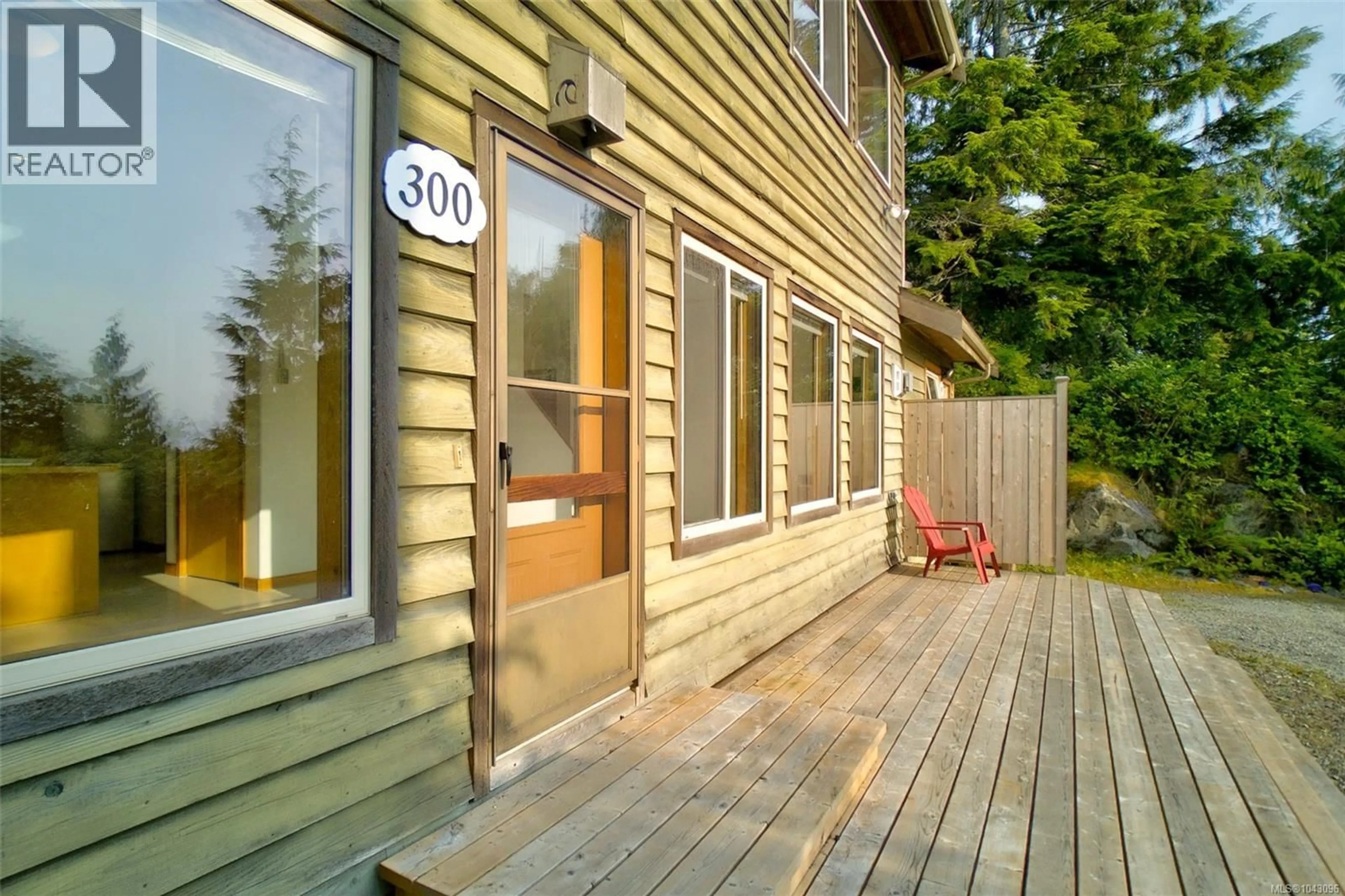 Patio, street for 300 FOURTH STREET, Tofino British Columbia V0R2Z0