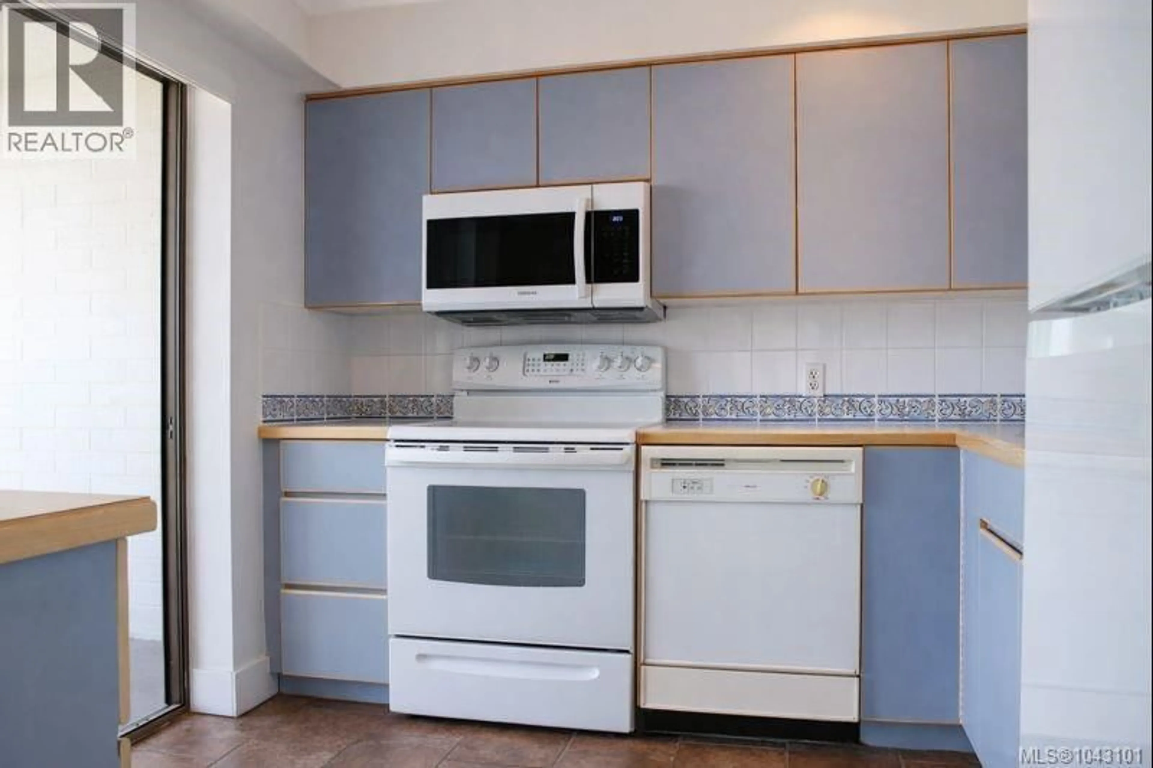 Standard kitchen, unknown for 704 - 33 MT. BENSON STREET, Nanaimo British Columbia V9S5L2