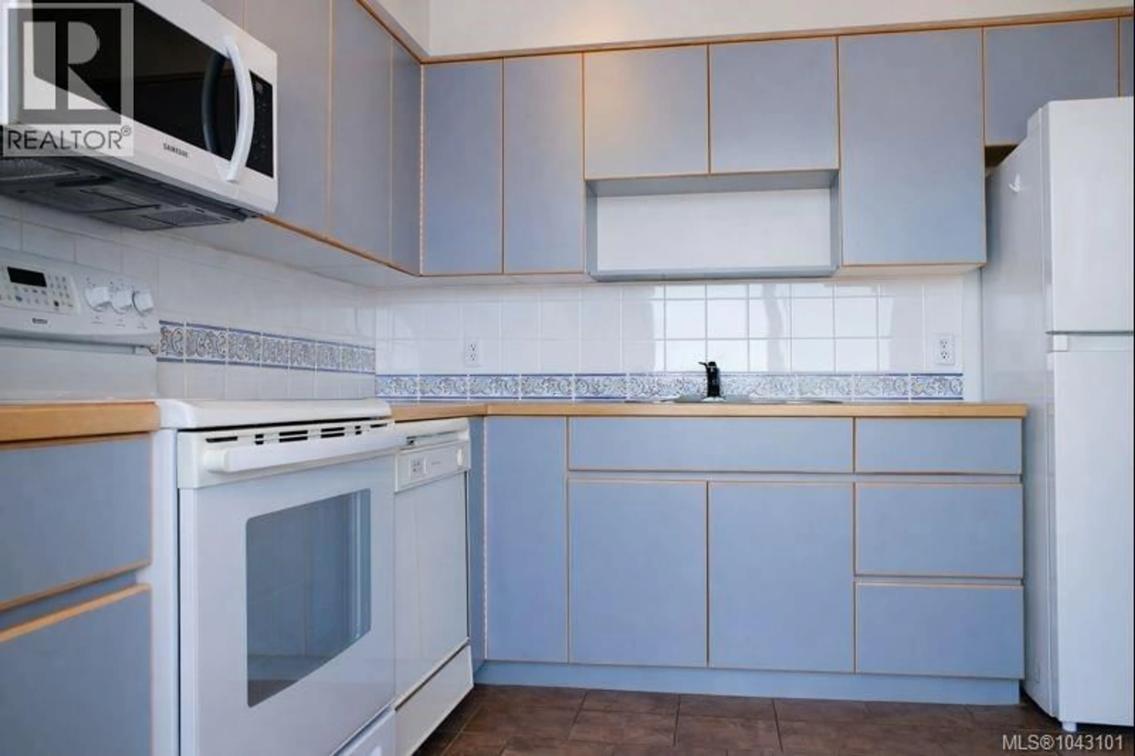 Standard kitchen, unknown for 704 - 33 MT. BENSON STREET, Nanaimo British Columbia V9S5L2