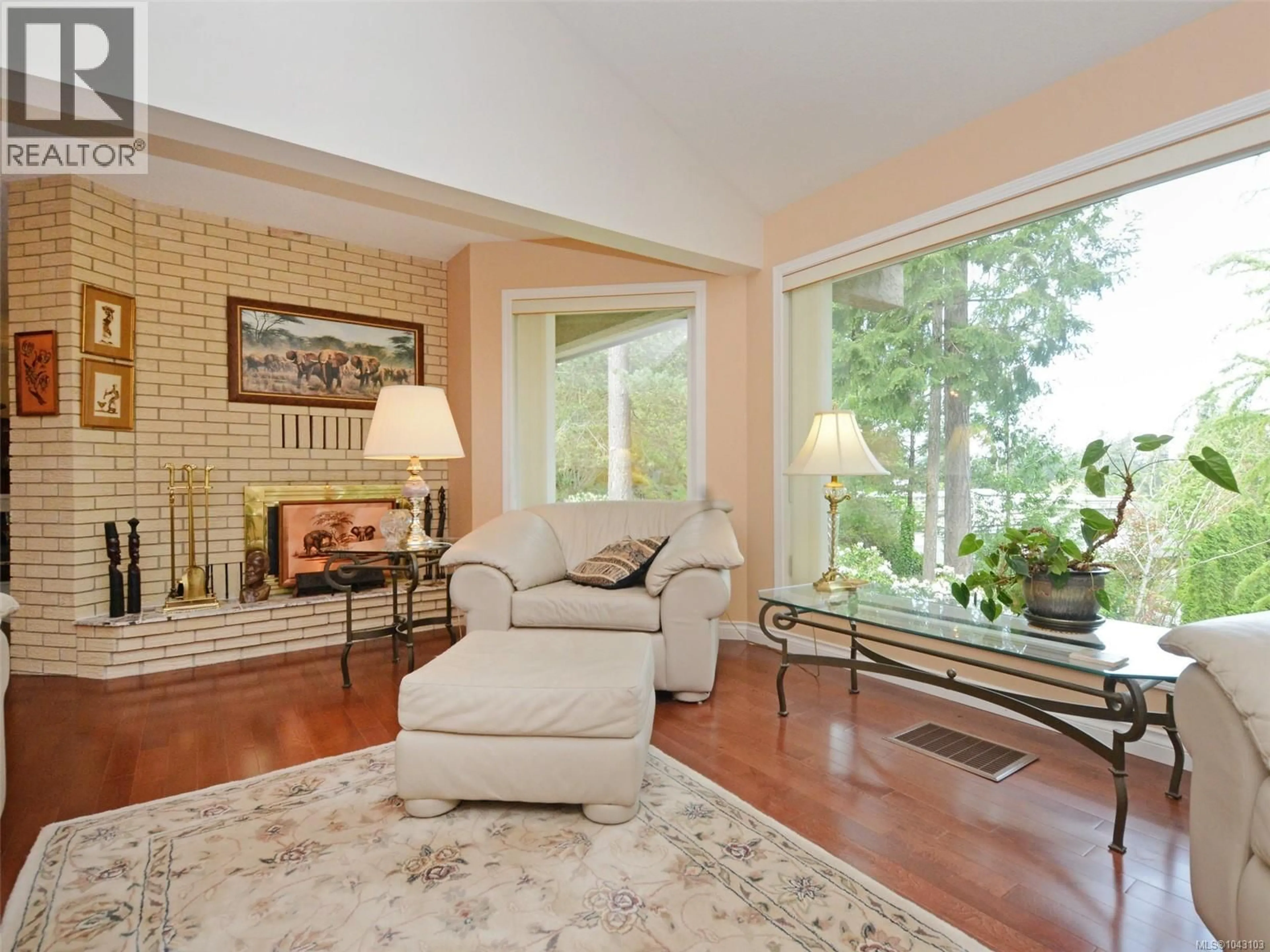 Living room with furniture, unknown for 1055 THISTLEWOOD DRIVE, Saanich British Columbia V8X4V7