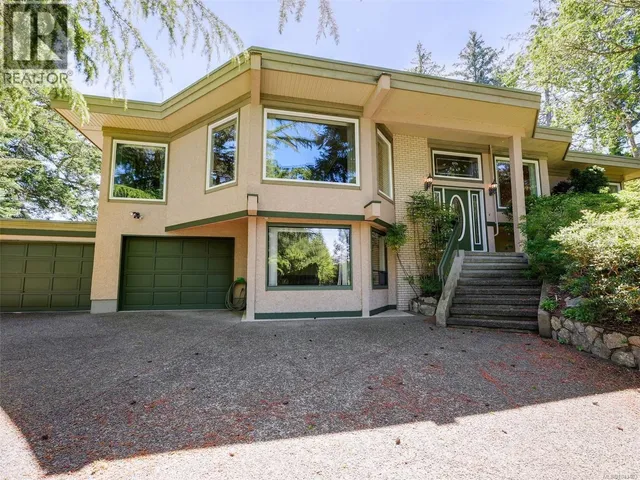 1055 THISTLEWOOD DRIVE, Saanich 2
