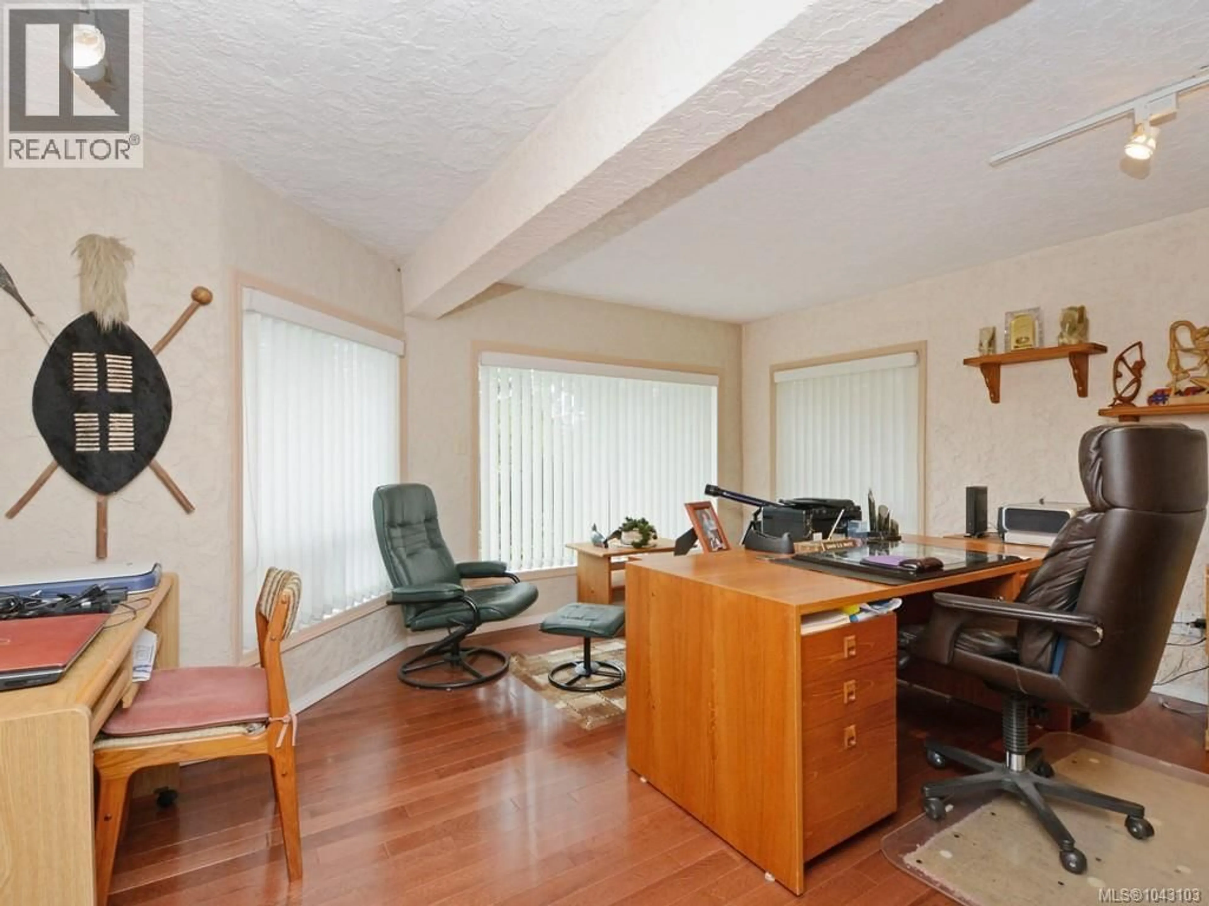 A pic of a room for 1055 THISTLEWOOD DRIVE, Saanich British Columbia V8X4V7