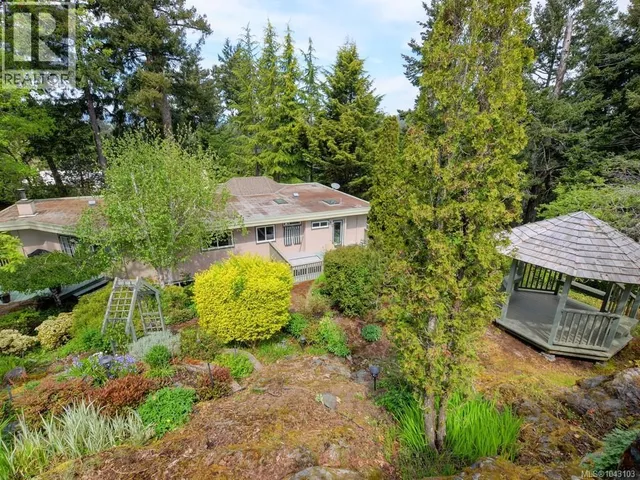1055 THISTLEWOOD DRIVE, Saanich 5