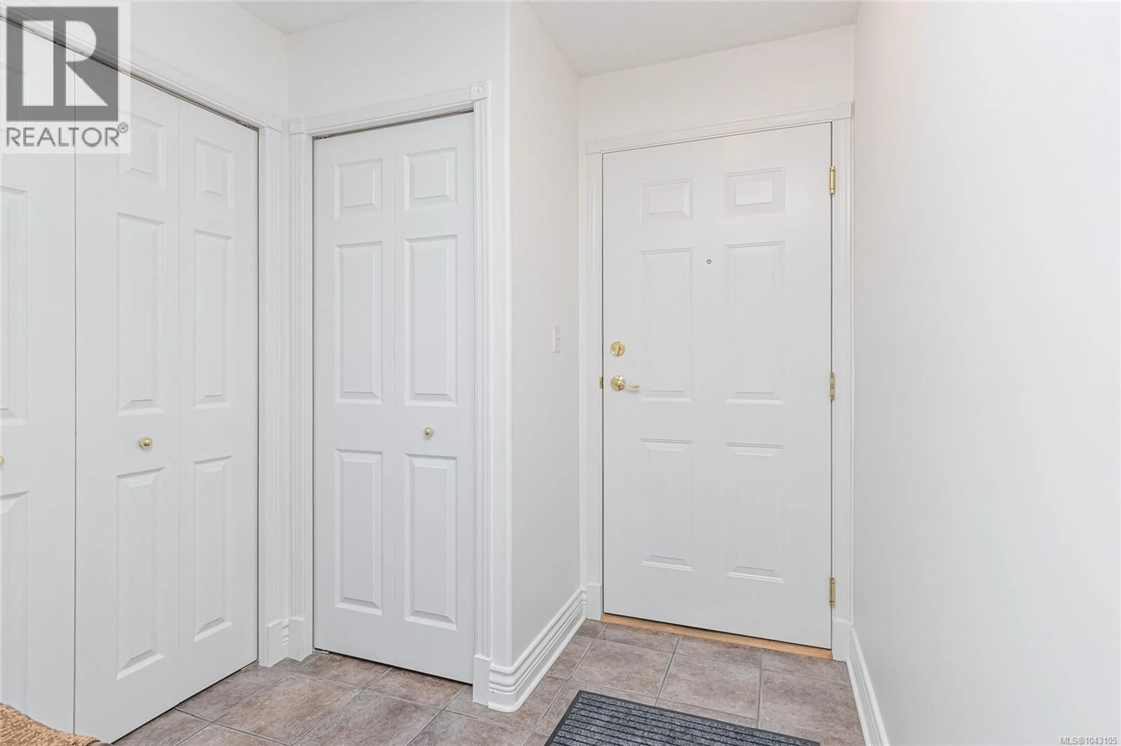 Indoor entryway for 202 - 9844 CROFT STREET, Chemainus British Columbia V0R1K0