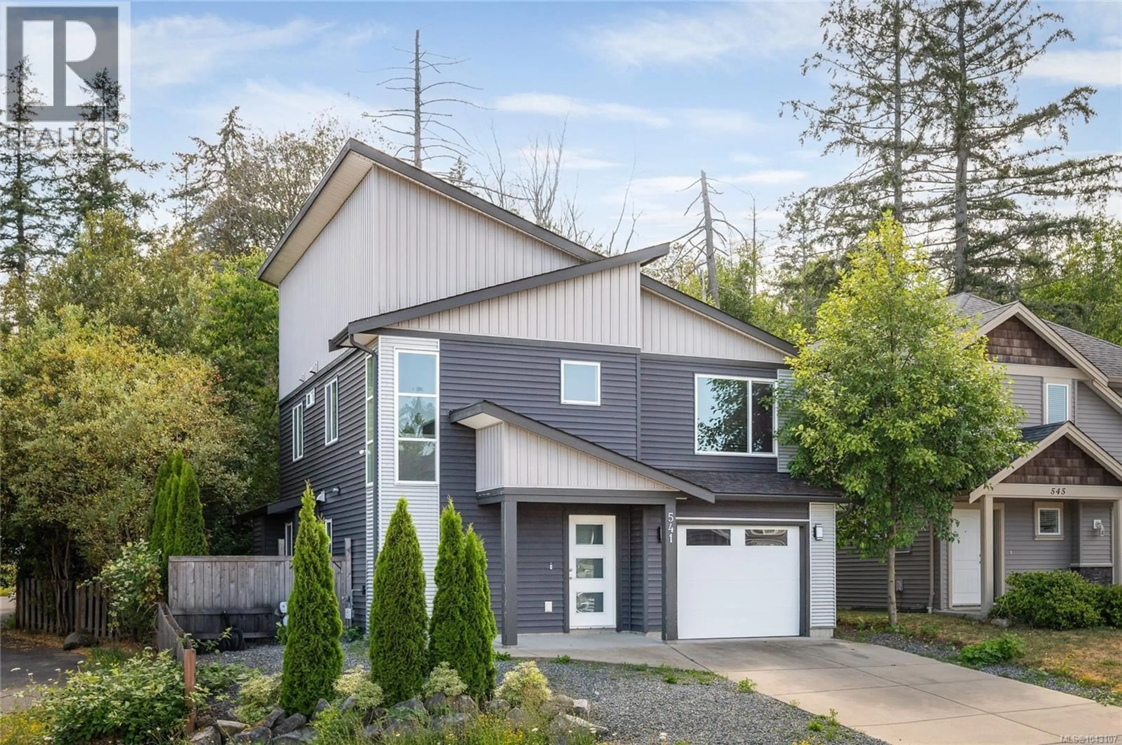 Home with vinyl exterior material, street for 541 MARISA STREET, Nanaimo British Columbia V9R0H5
