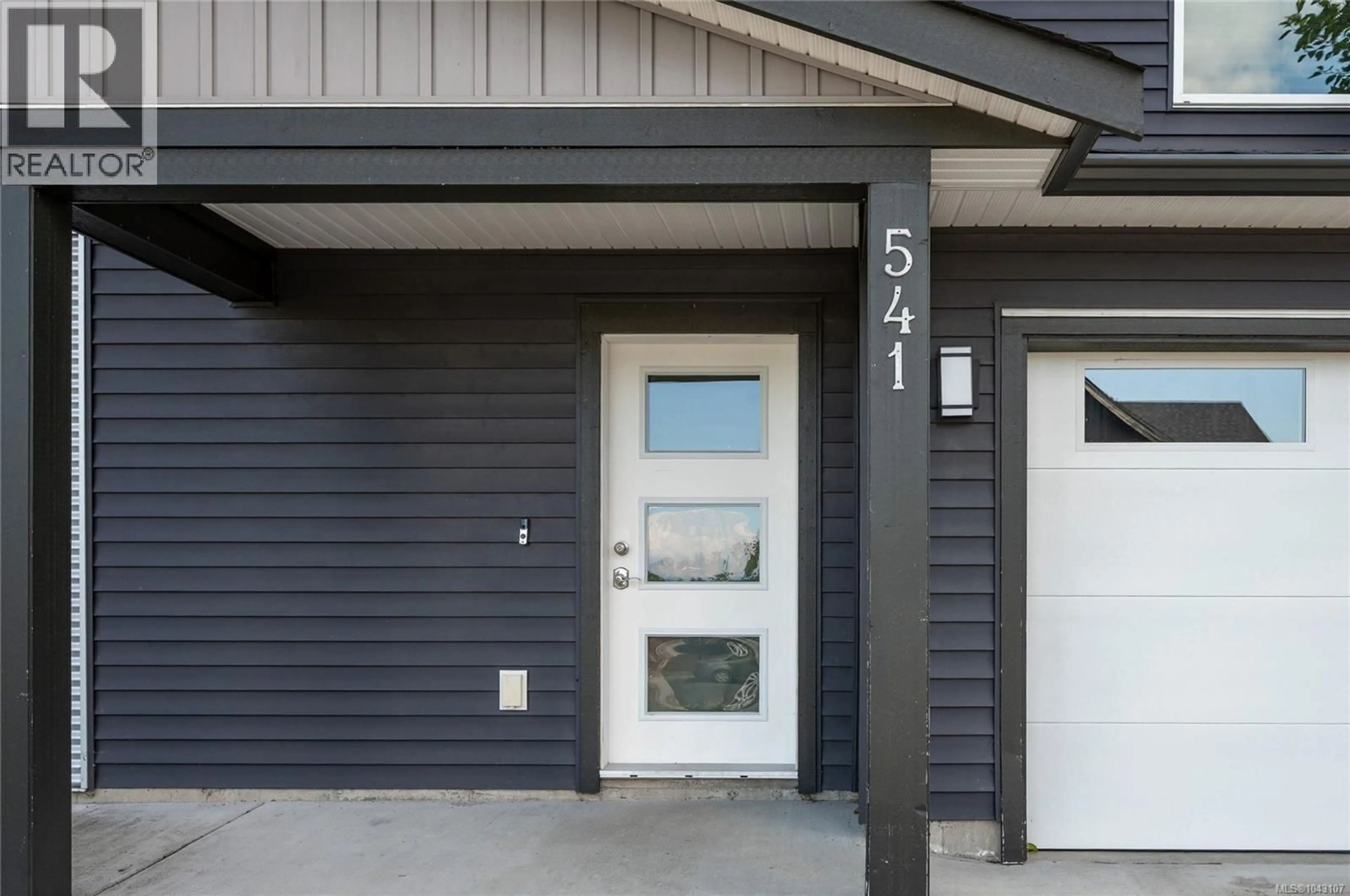 Home with vinyl exterior material, street for 541 MARISA STREET, Nanaimo British Columbia V9R0H5