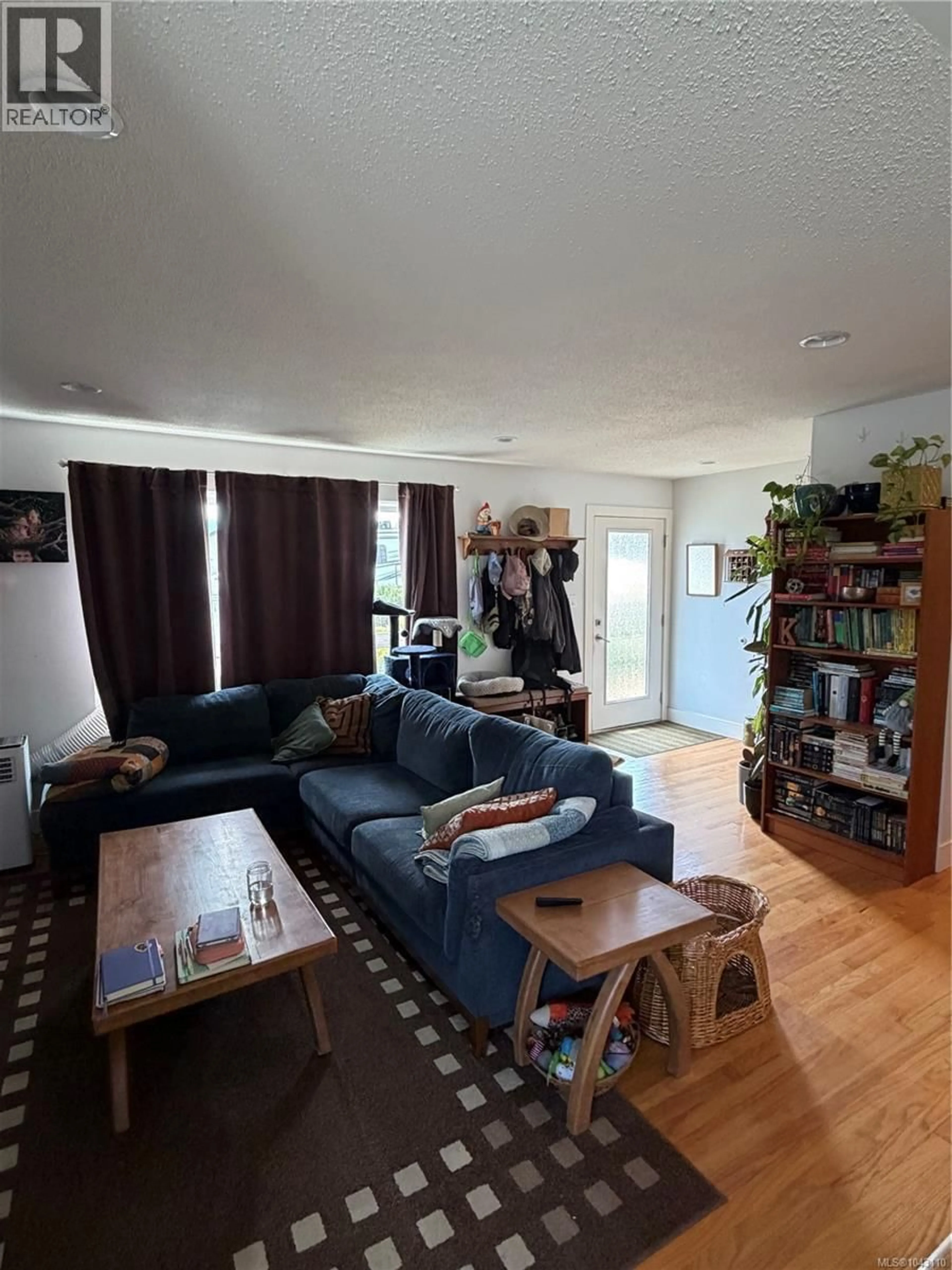 Living room with furniture, unknown for 3331 AUCHINACHIE ROAD, Duncan British Columbia V9L4A1