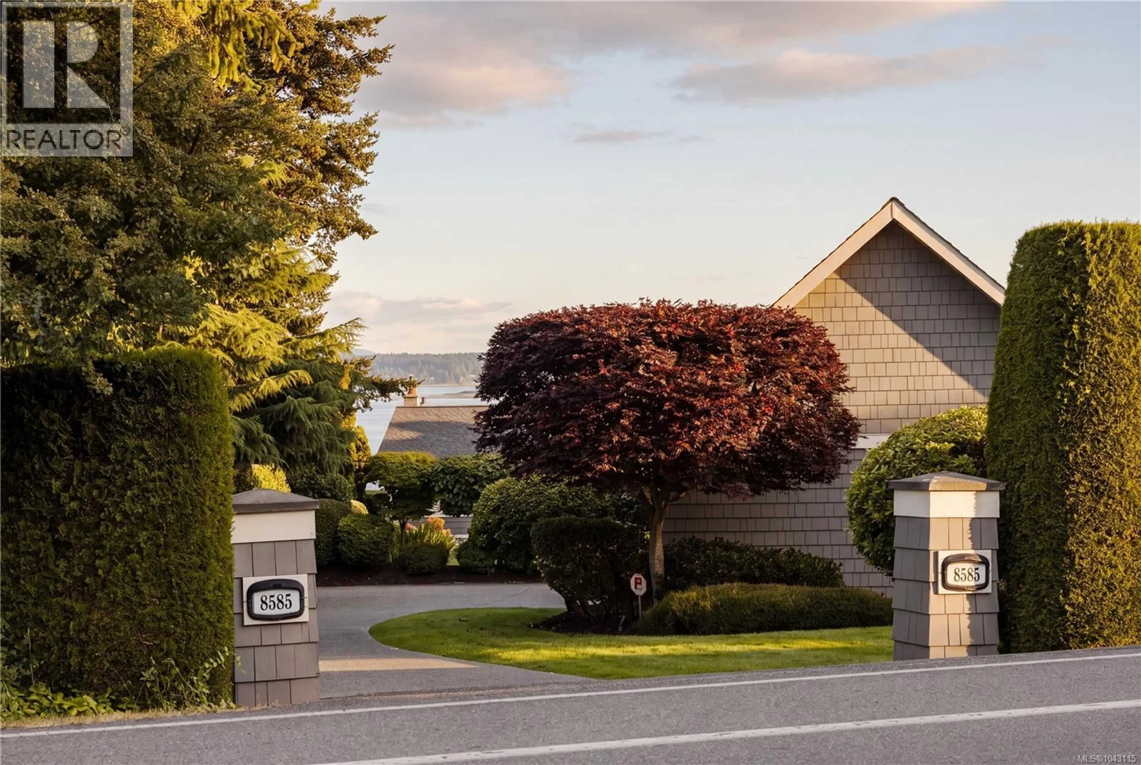 Unknown for 8585 LOCHSIDE DRIVE, North Saanich British Columbia V8L1M5