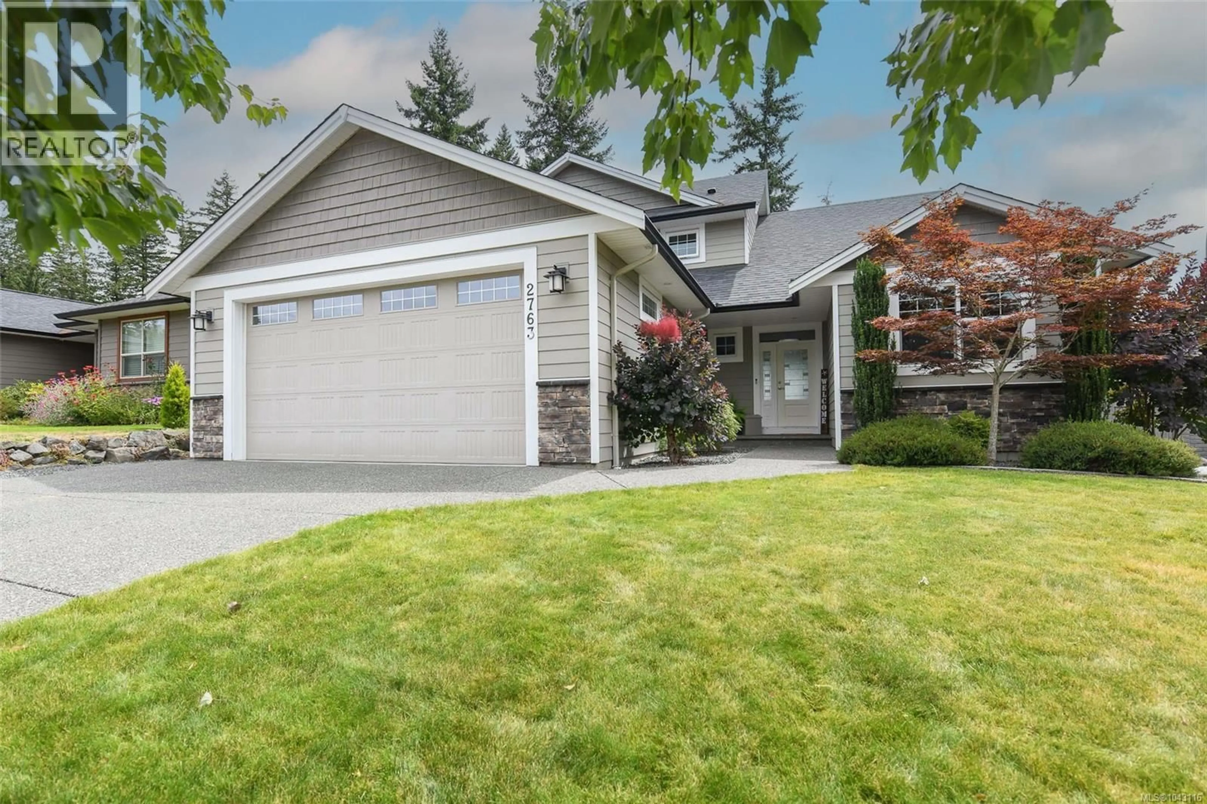 Home with vinyl exterior material, street for 2763 FIFE PLACE, Courtenay British Columbia V9N4A6