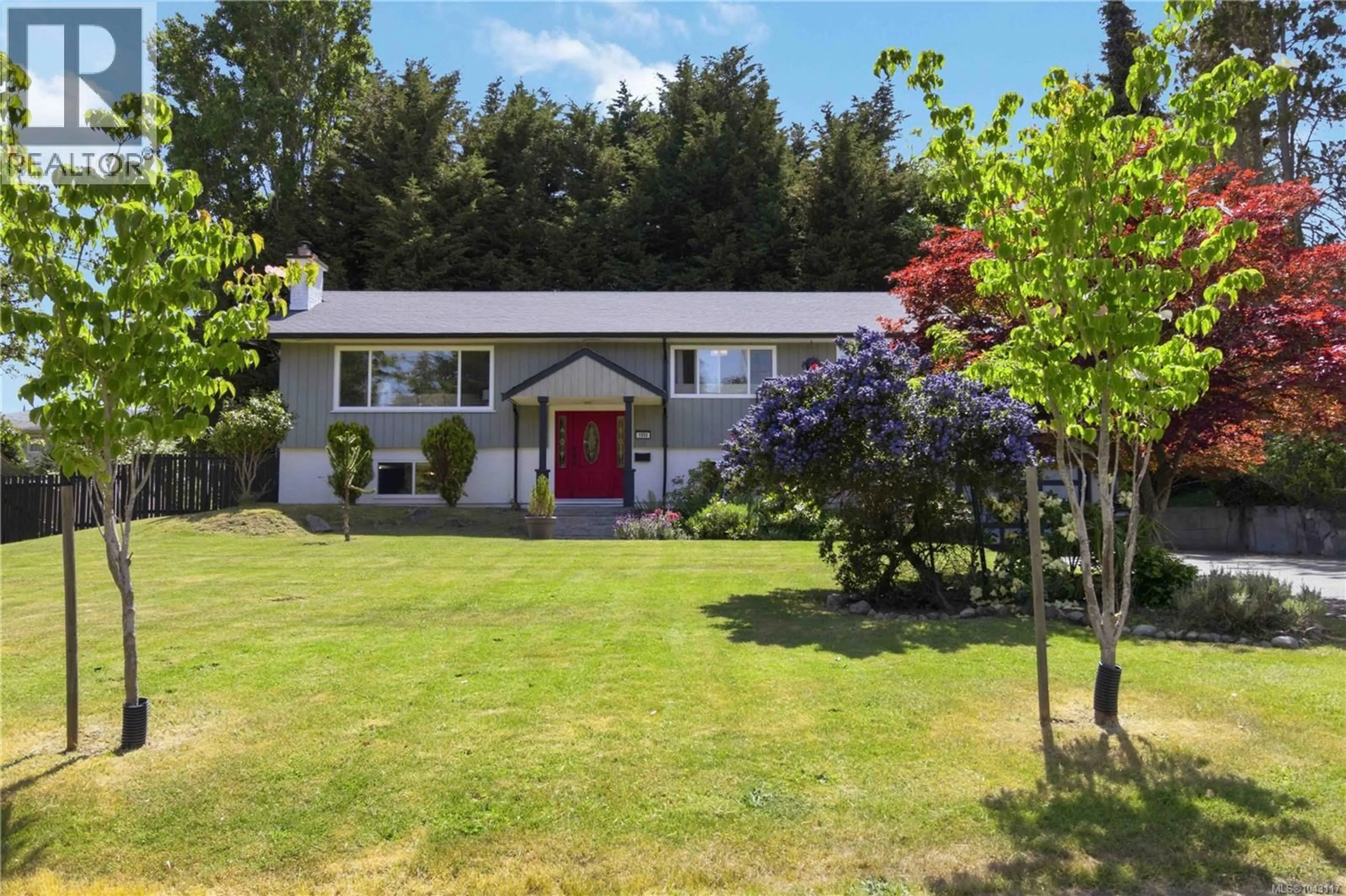 A pic from outside/outdoor area/front of a property/back of a property/a pic from drone, street for 1909 FERNDALE ROAD, Saanich British Columbia V8N2Y4