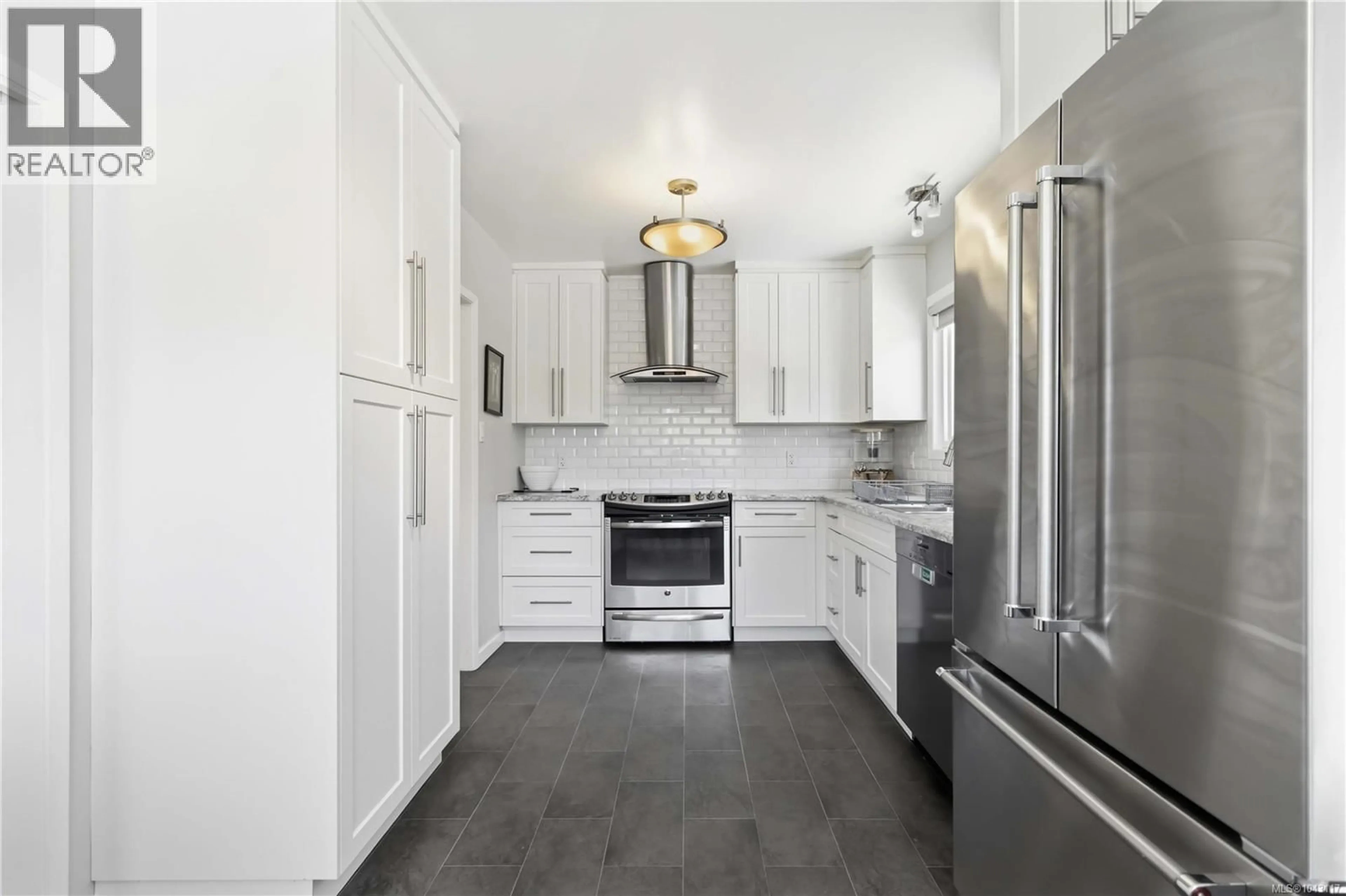 Unknown for 1909 FERNDALE ROAD, Saanich British Columbia V8N2Y4