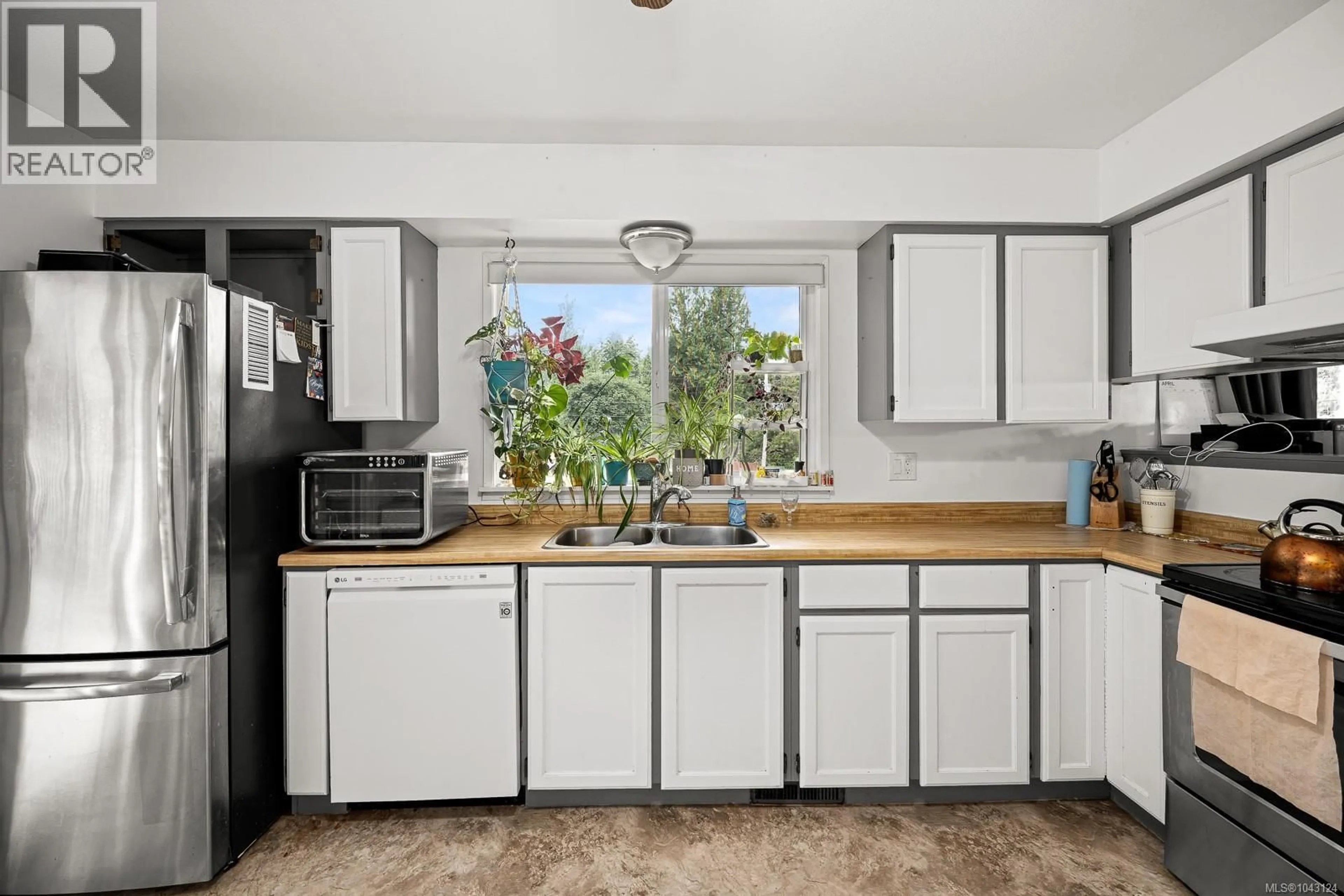Standard kitchen, ceramic/tile floor for 2560 MABLEY ROAD, Courtenay British Columbia V9N9K2
