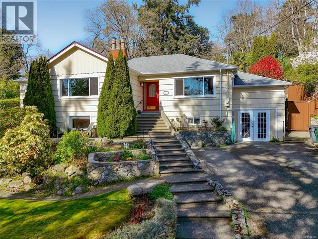 1184 CLOVELLY TERRACE, Saanich 2