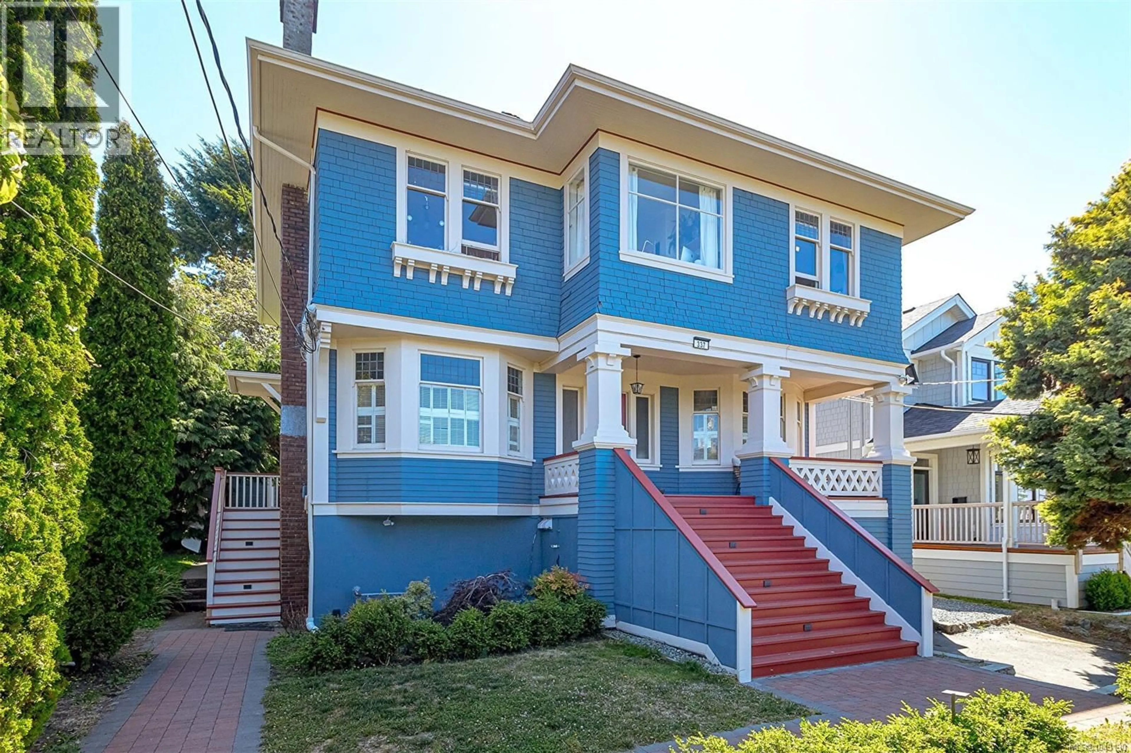 Home with vinyl exterior material, street for 337 MOSS STREET, Victoria British Columbia V8V4M9