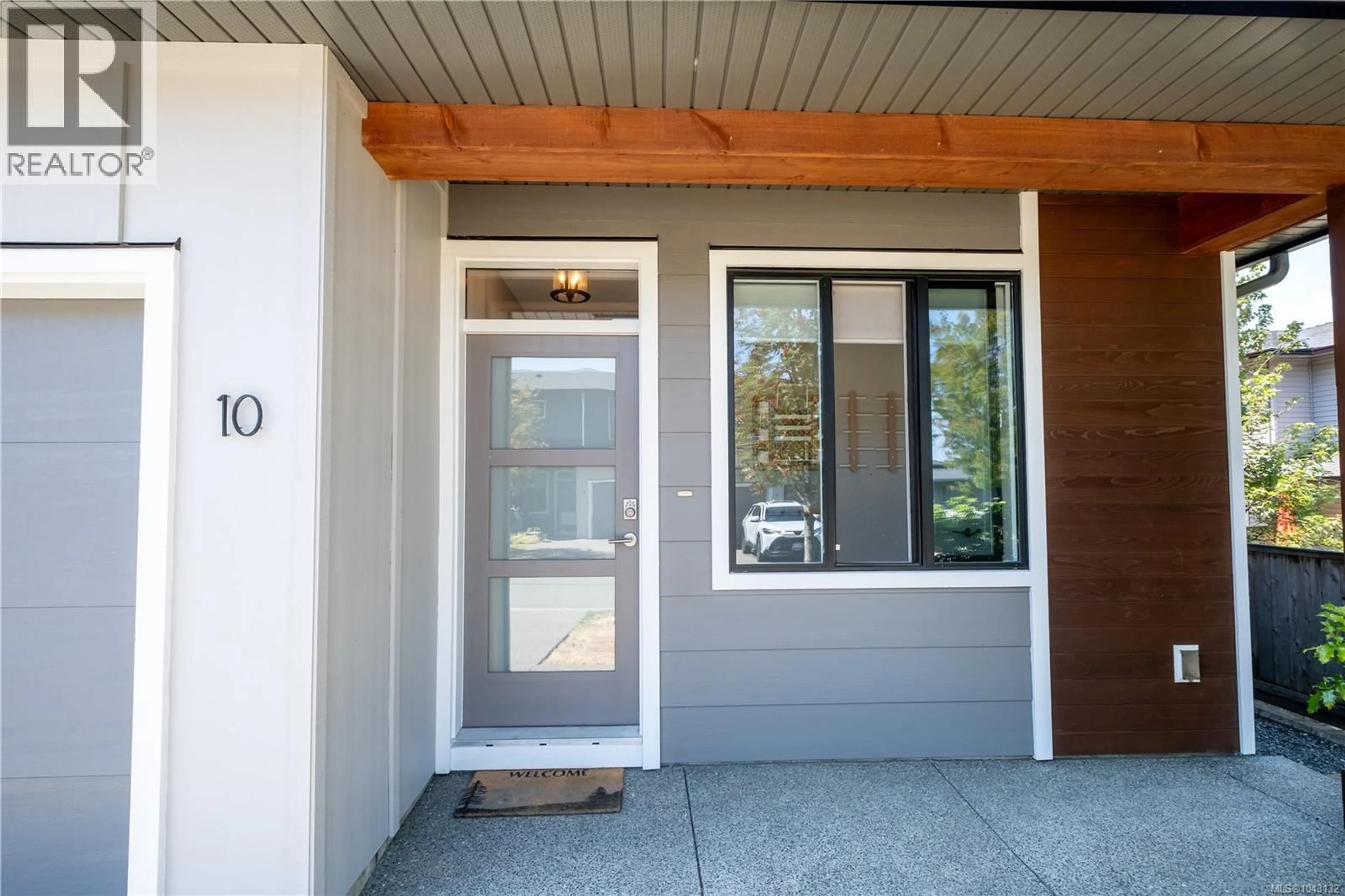Indoor entryway for 10 - 2607 KENDAL AVENUE, Cumberland British Columbia V0R1S0
