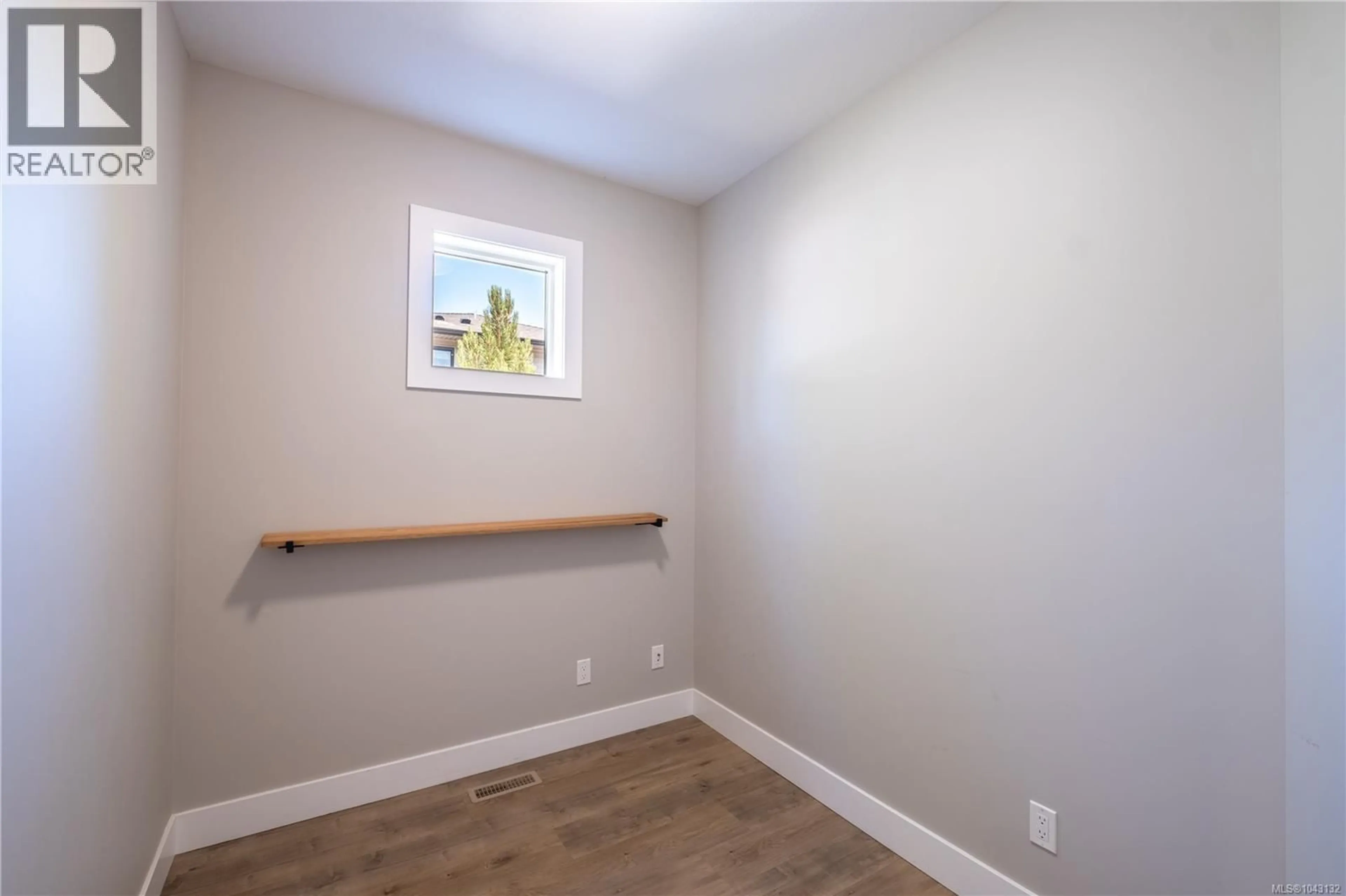 A pic of a room for 10 - 2607 KENDAL AVENUE, Cumberland British Columbia V0R1S0