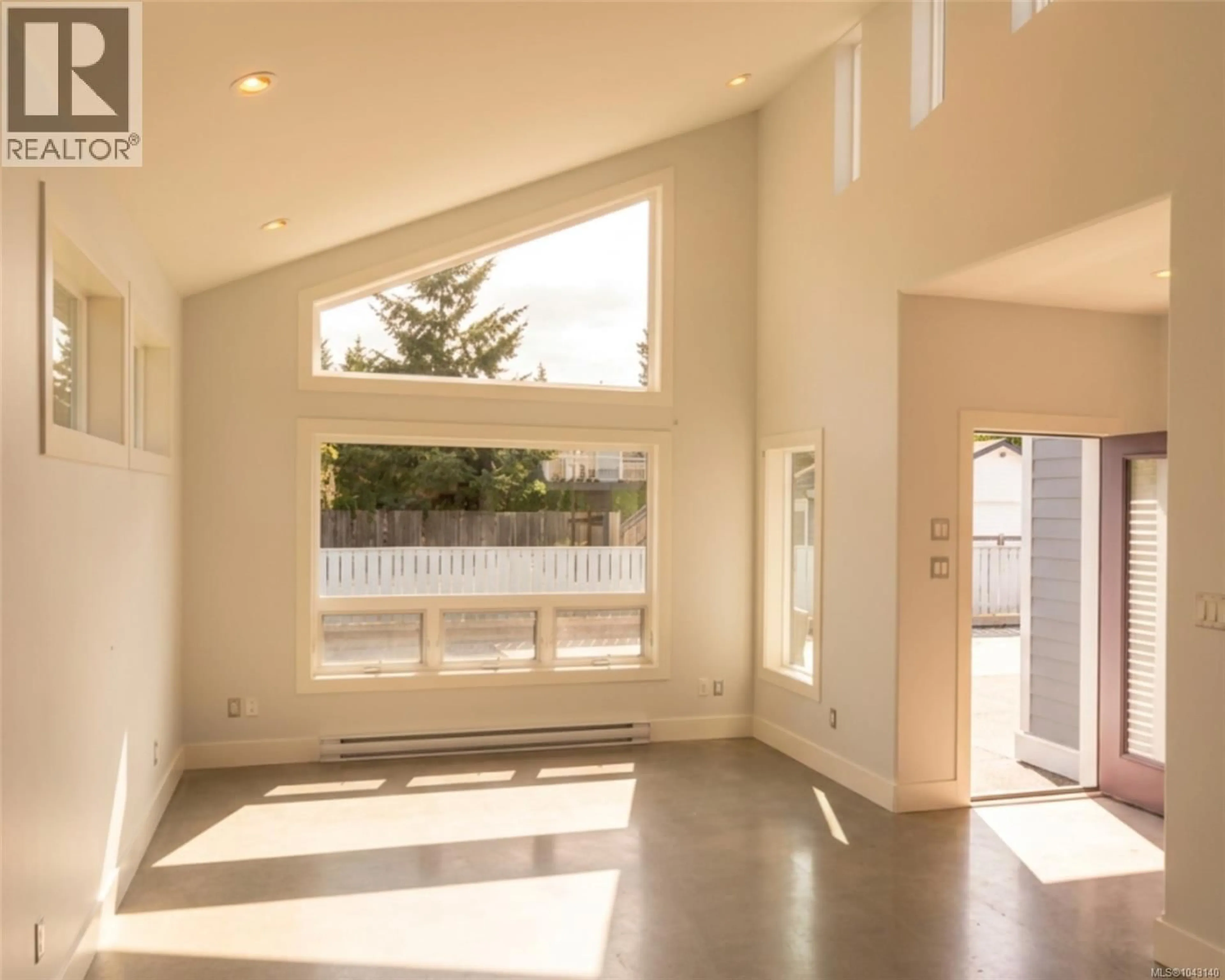Indoor foyer for 3335 AUCHINACHIE ROAD, Duncan British Columbia V9L4A1