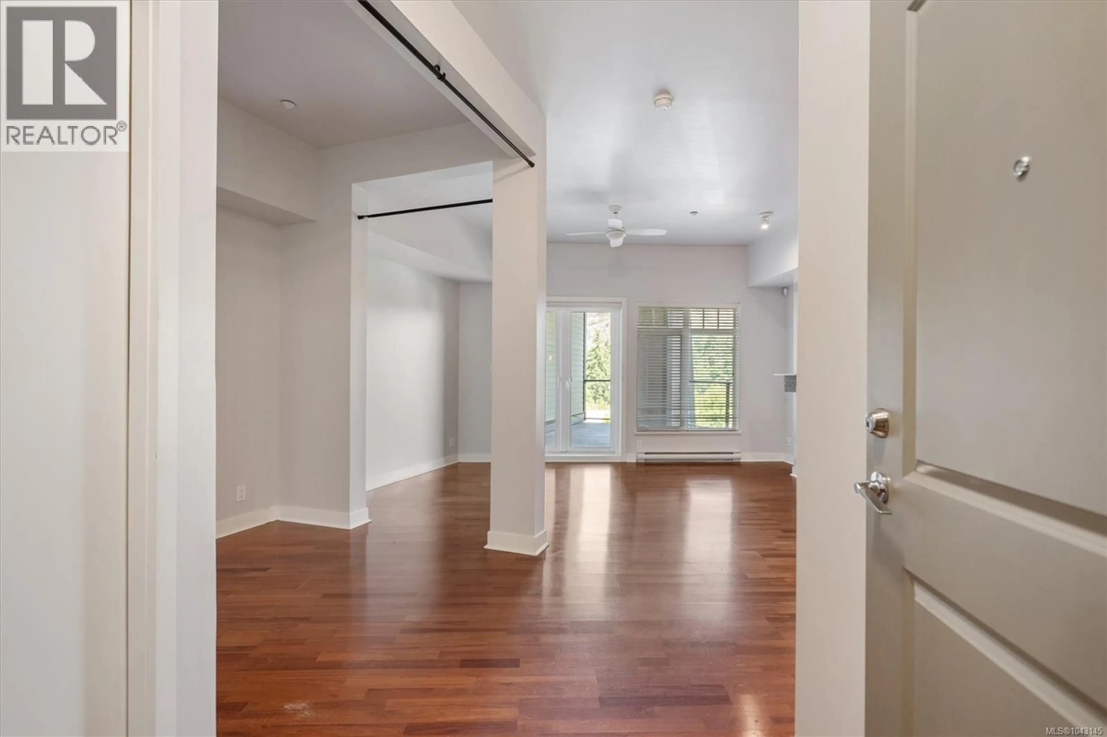 Indoor entryway for 409 - 1395 BEAR MOUNTAIN PARKWAY, Langford British Columbia V9B0E1