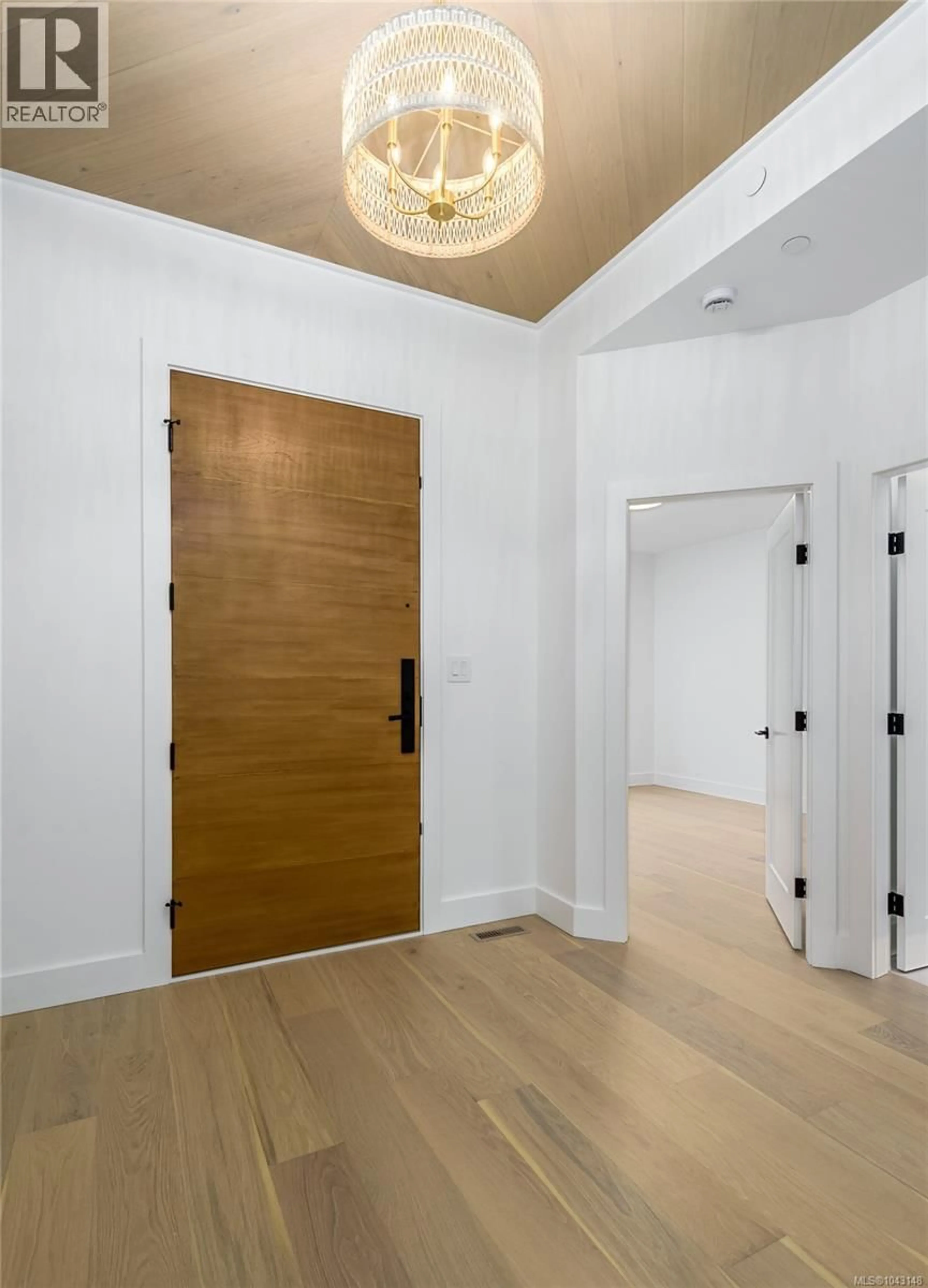 Indoor entryway for 1716 CROWN ISLE BOULEVARD, Courtenay British Columbia V9N0K1