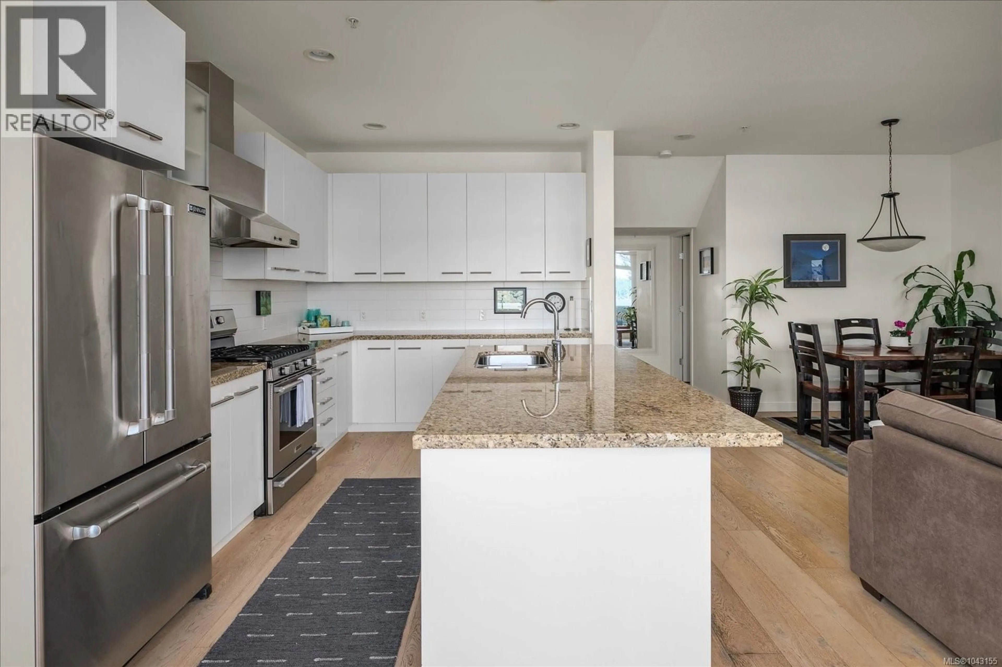 Open concept kitchen, ceramic/tile floor for TH10 - 38 FRONT STREET, Nanaimo British Columbia V9R0B8