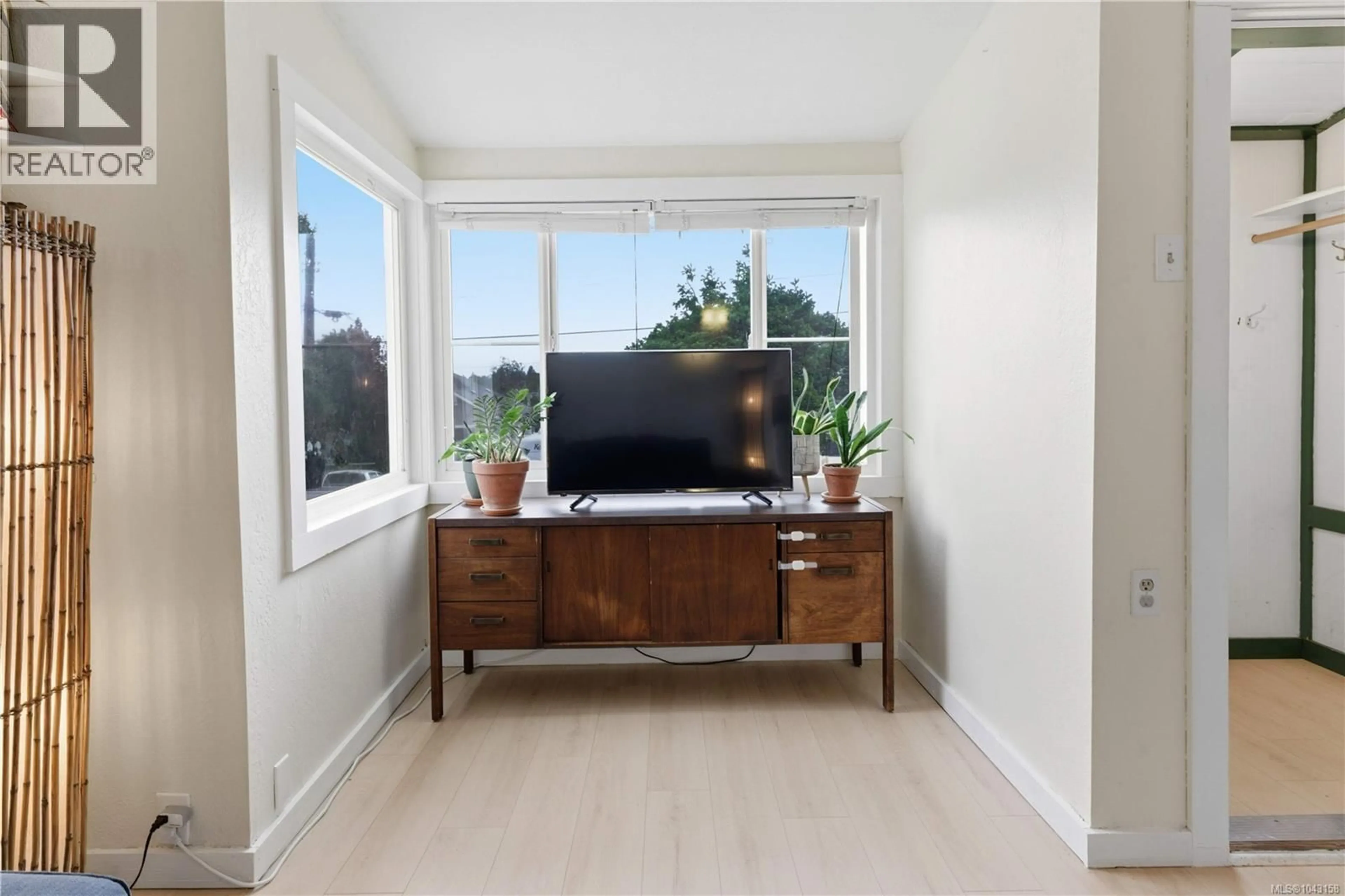 Unknown for 236 CREASE AVENUE, Saanich British Columbia V8Z1S9