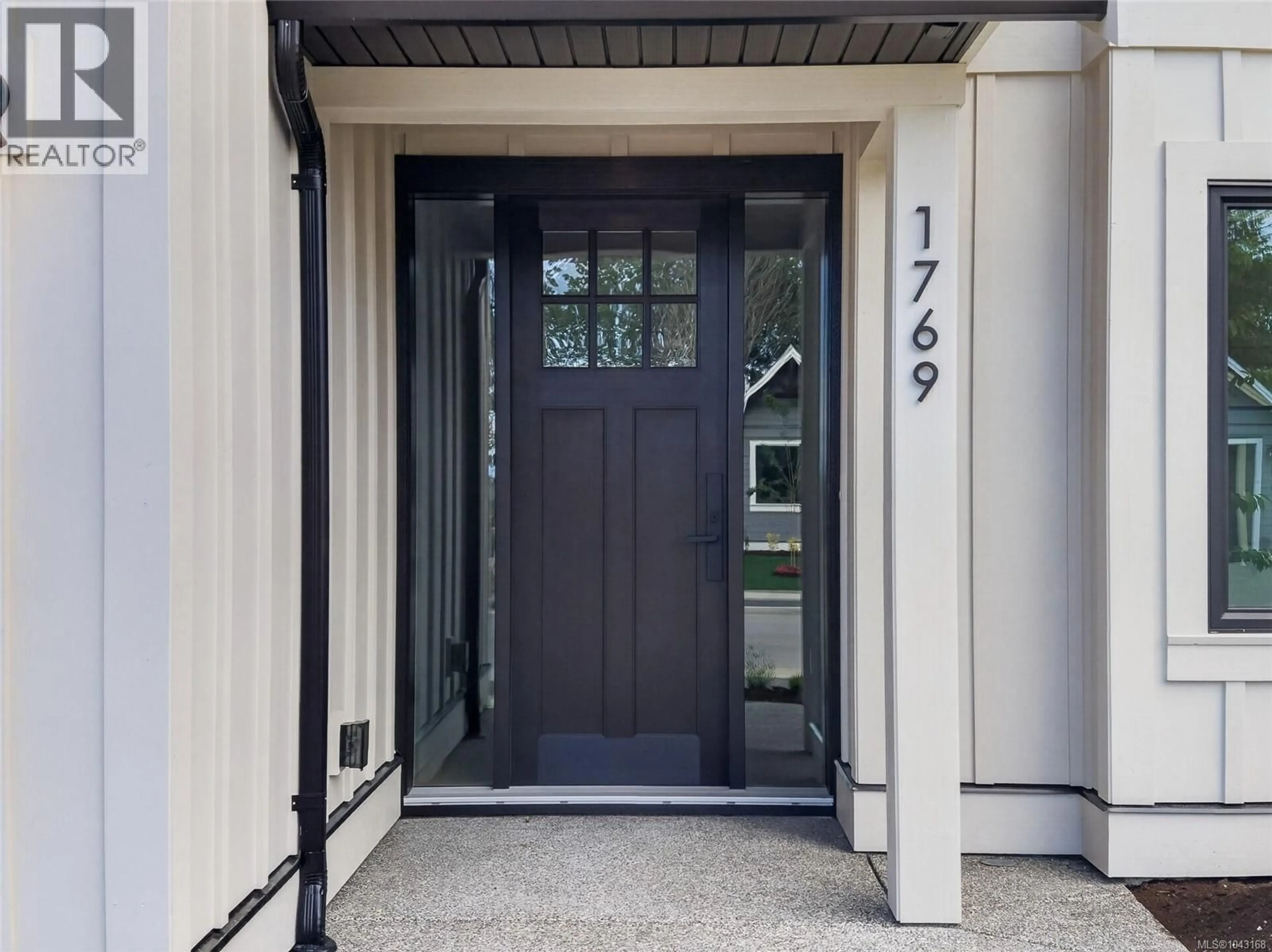 Indoor entryway for 1725 CROWN ISLE BOULEVARD, Courtenay British Columbia V9N0K1