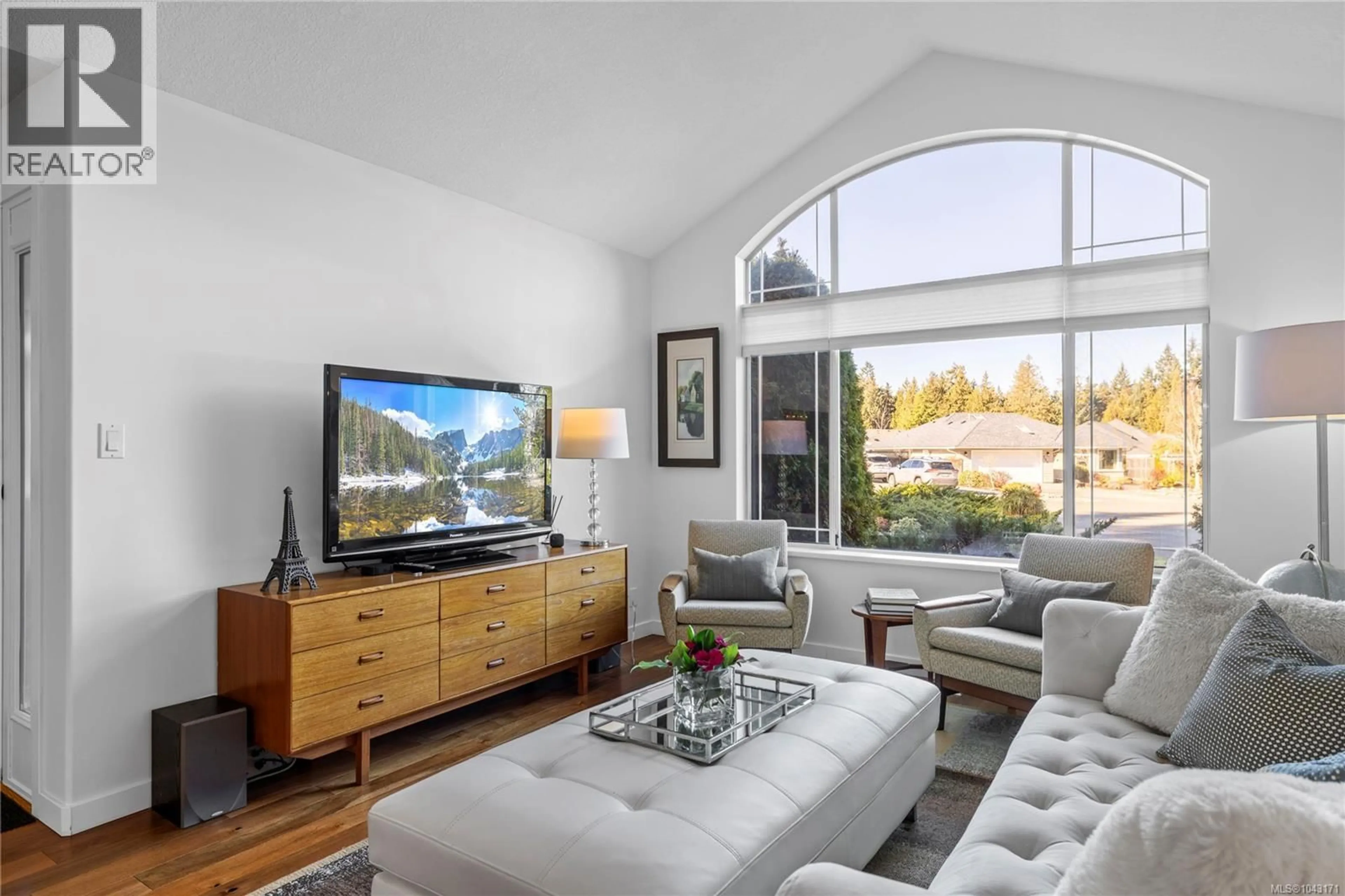 Living room with furniture, unknown for 745 REDWOOD DRIVE, Qualicum Beach British Columbia V9K2J2