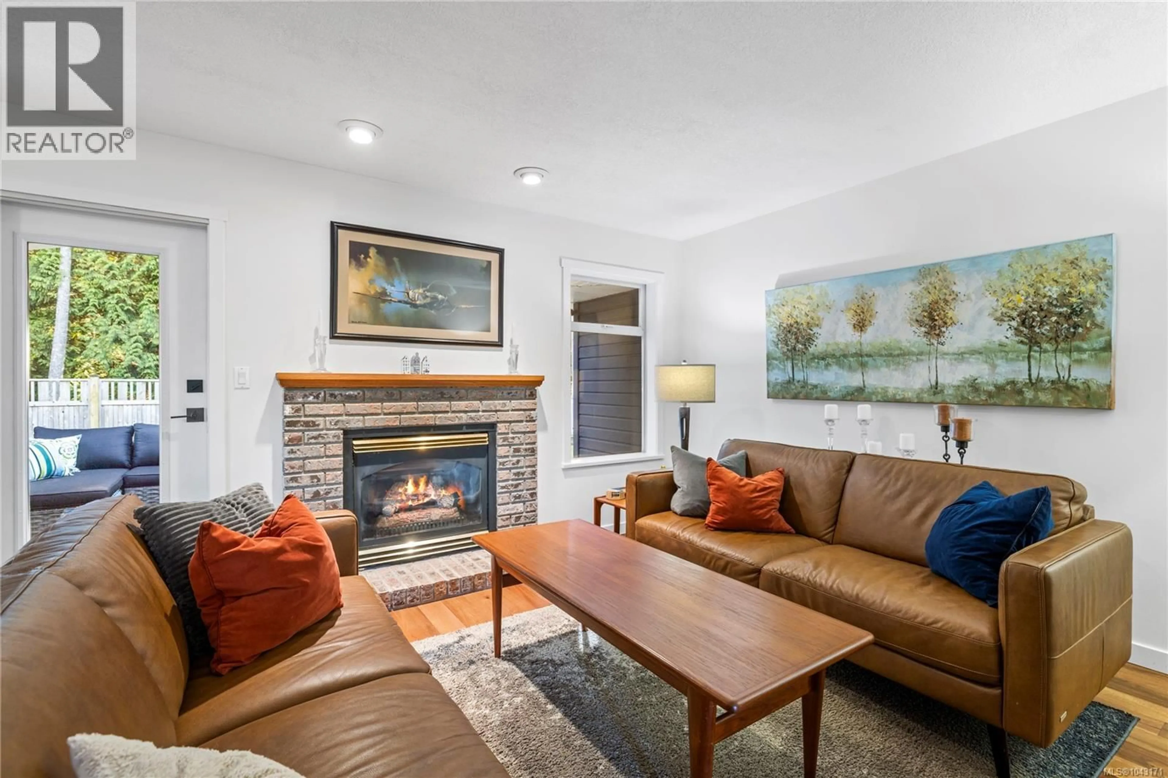 Living room with furniture, unknown for 745 REDWOOD DRIVE, Qualicum Beach British Columbia V9K2J2