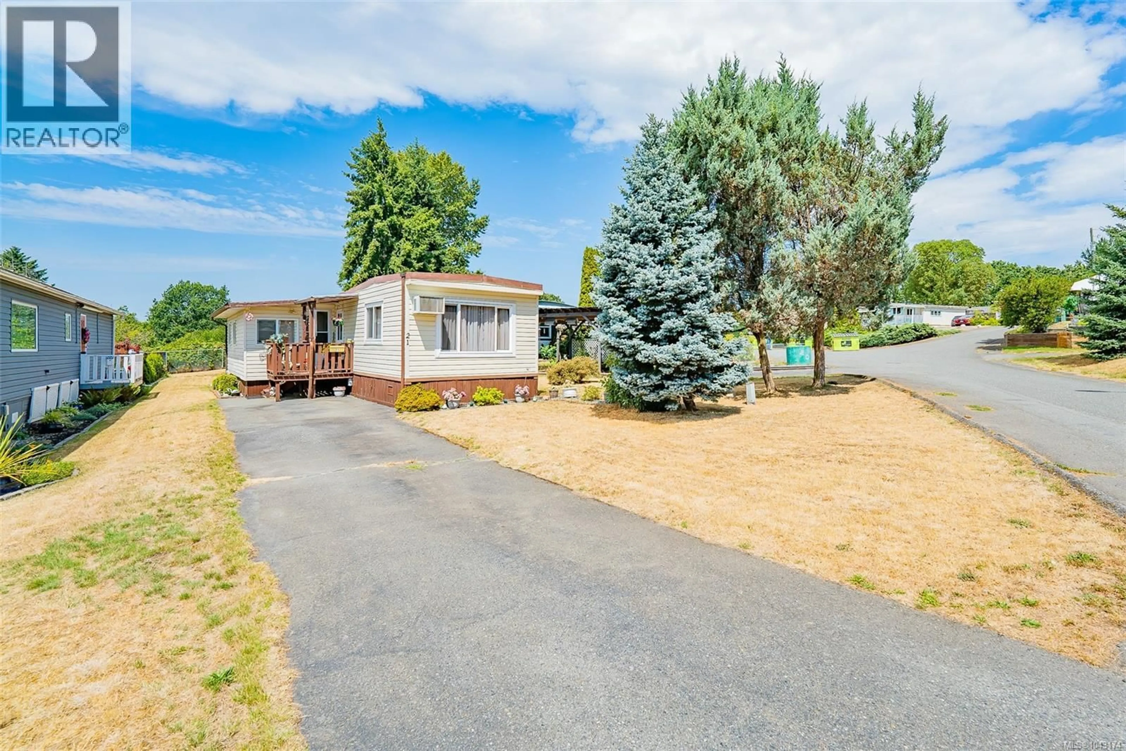 A pic from outside/outdoor area/front of a property/back of a property/a pic from drone, unknown for 21 - 80 FIFTH STREET, Nanaimo British Columbia V9R1N1
