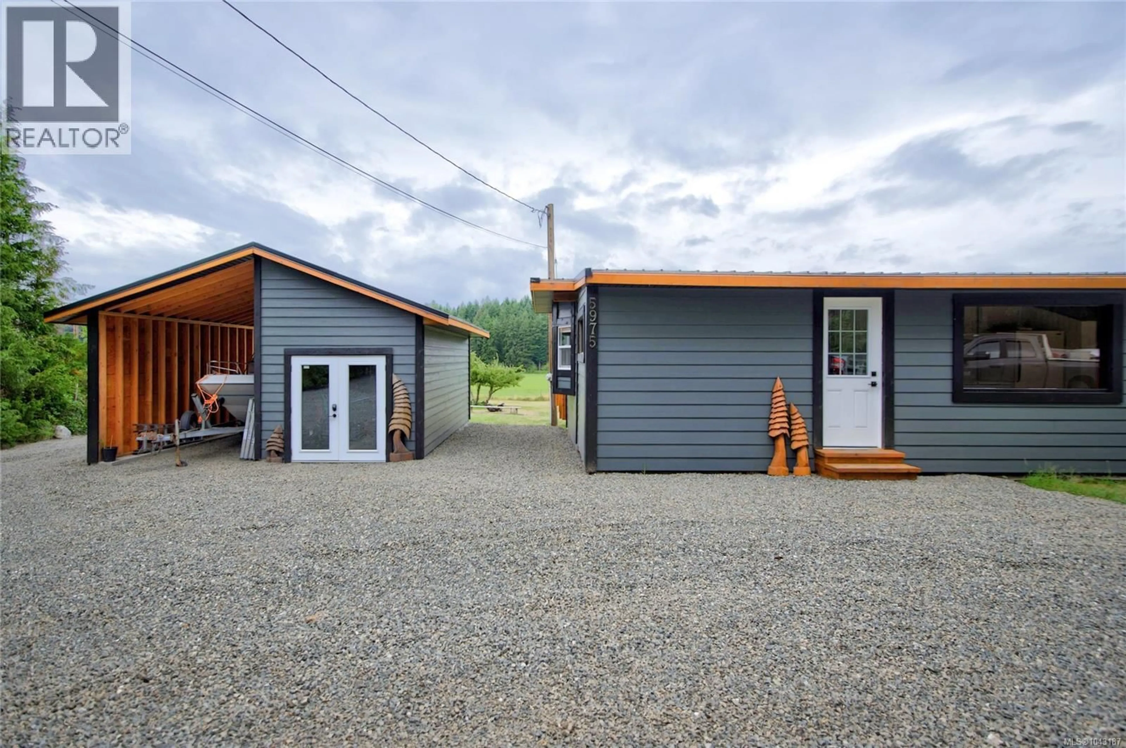 Shed for 5975 ISLAND HIGHWAY NORTH, Merville British Columbia V9J1T4