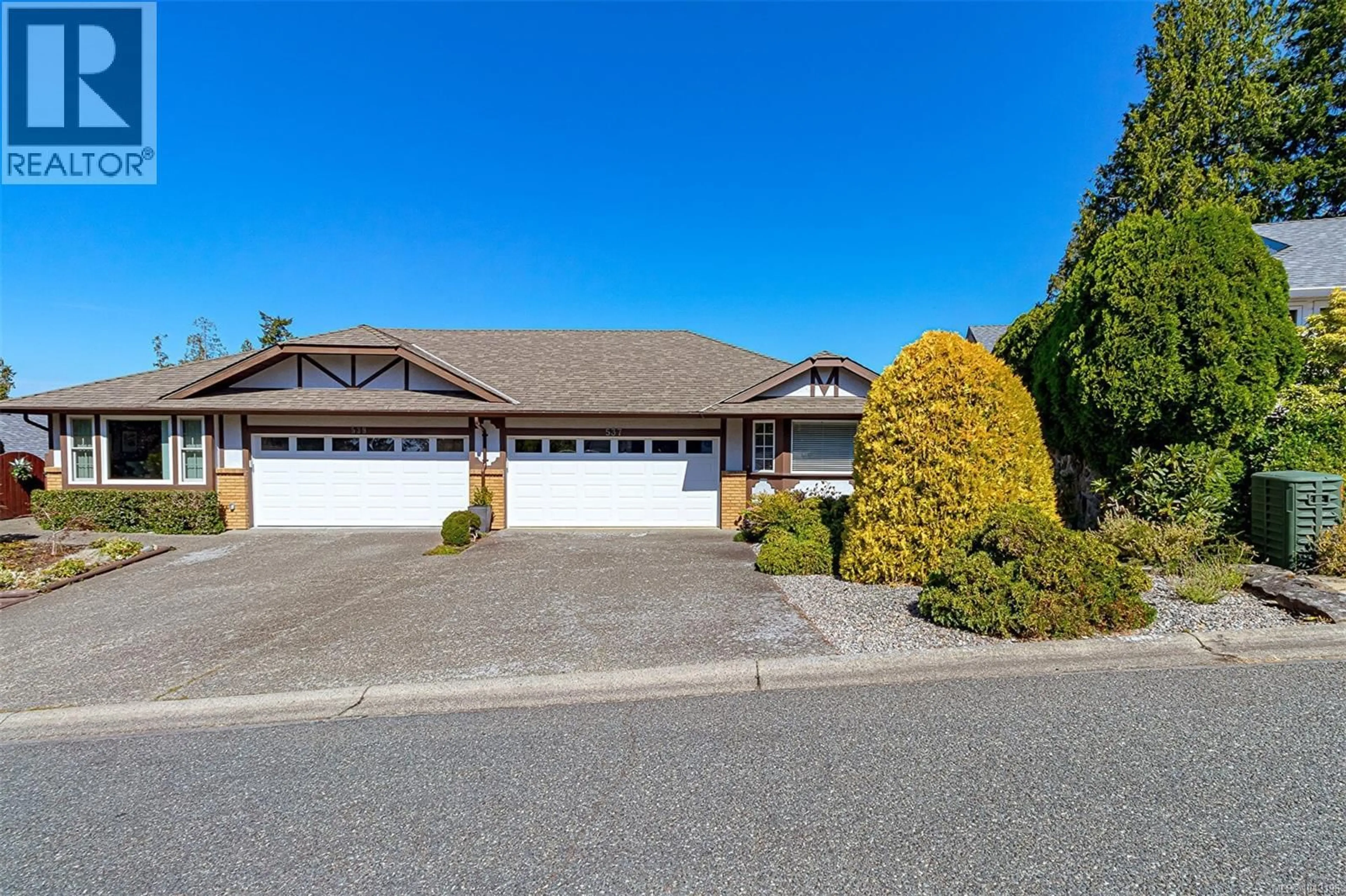 Home with vinyl exterior material, street for 537 FAIRWAYS PLACE, Cobble Hill British Columbia V8H0K8