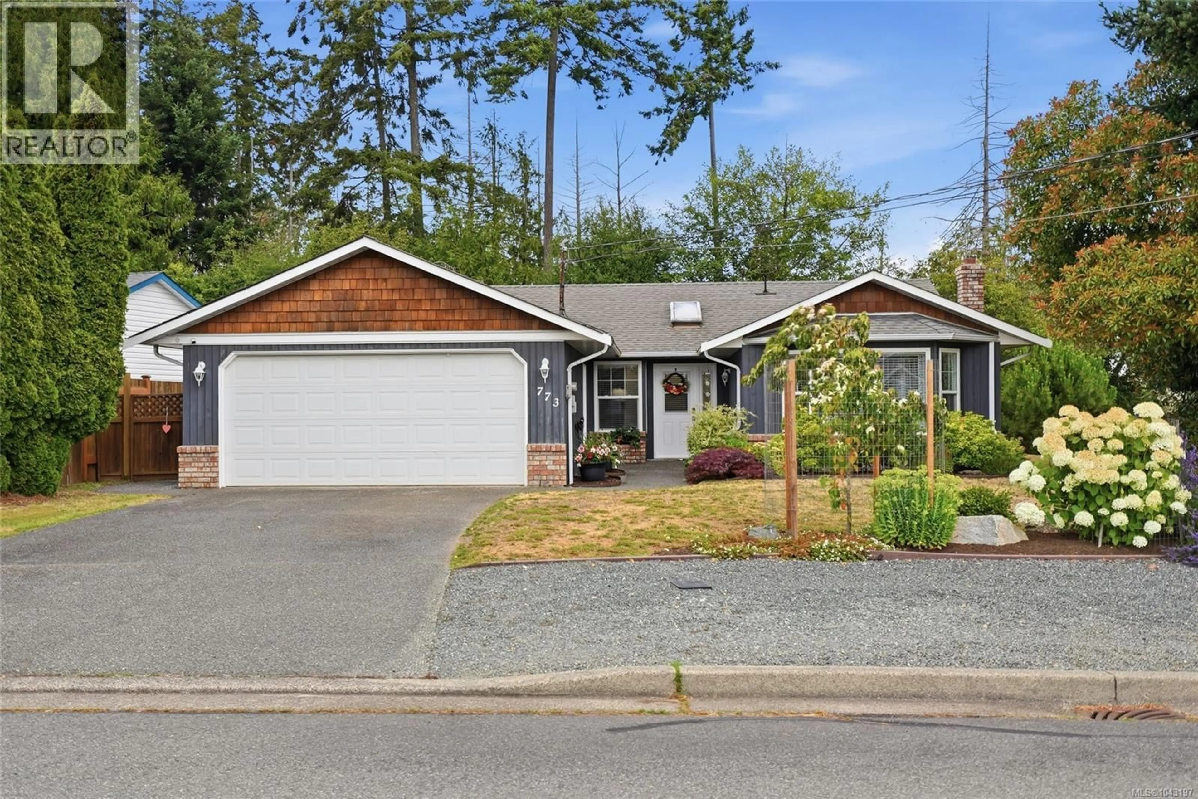 Home with vinyl exterior material, street for 773 FORSYTH AVENUE, Parksville British Columbia V9P1E5