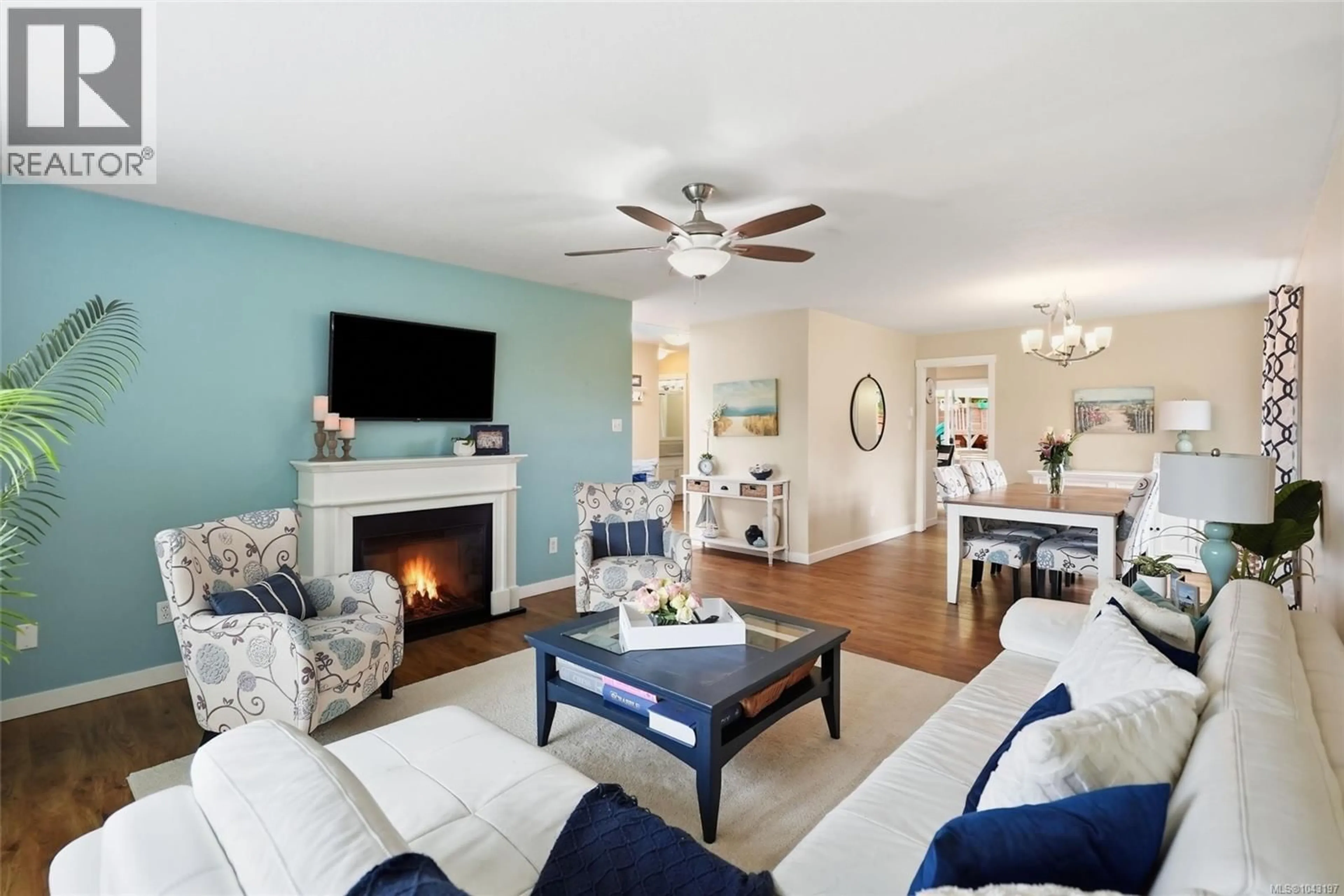 Living room with furniture, wood/laminate floor for 773 FORSYTH AVENUE, Parksville British Columbia V9P1E5