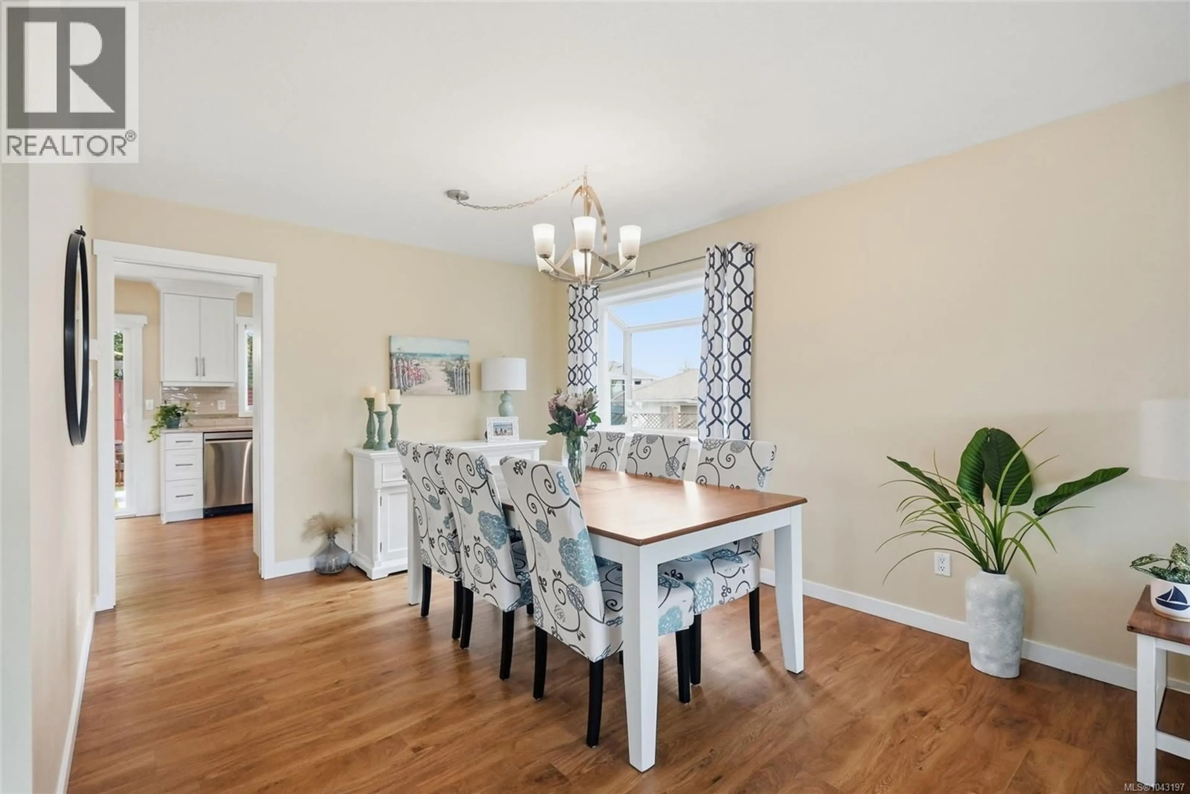 Dining room, wood/laminate floor for 773 FORSYTH AVENUE, Parksville British Columbia V9P1E5