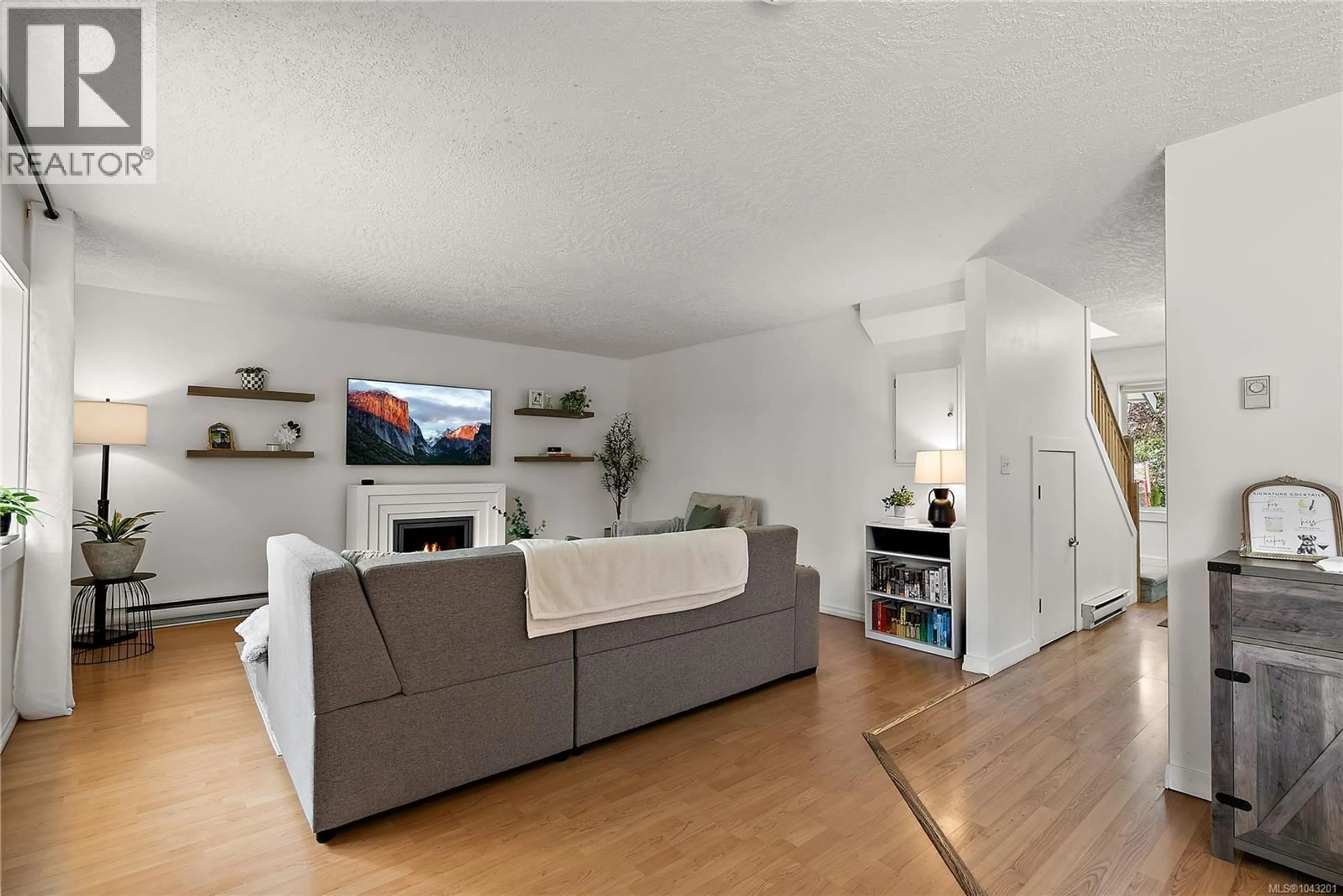 Living room with furniture, wood/laminate floor for 8 - 2871 PEATT ROAD, Langford British Columbia V9B3V7